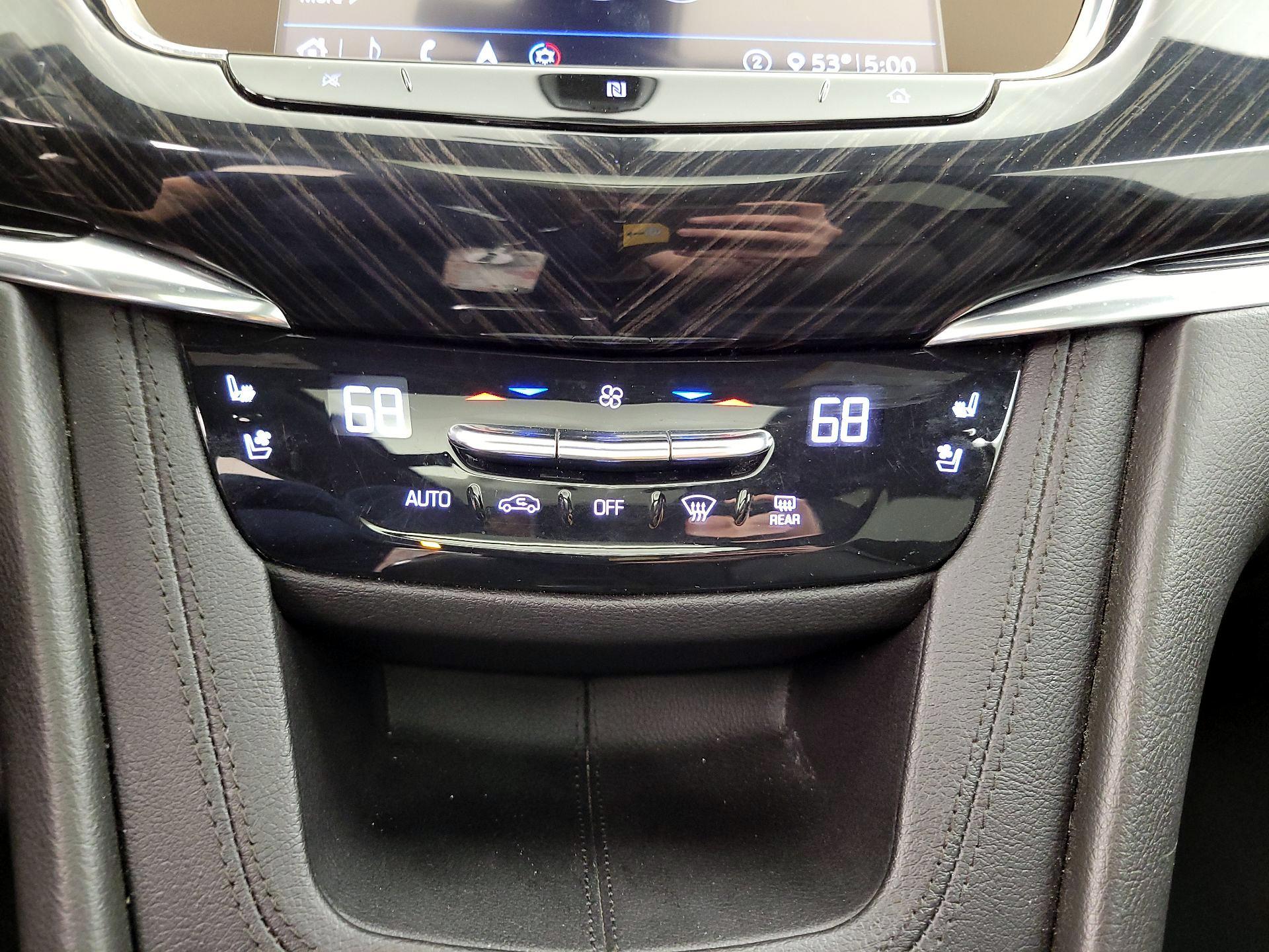 Thumbnail: 2020 Cadillac XT6 - 17