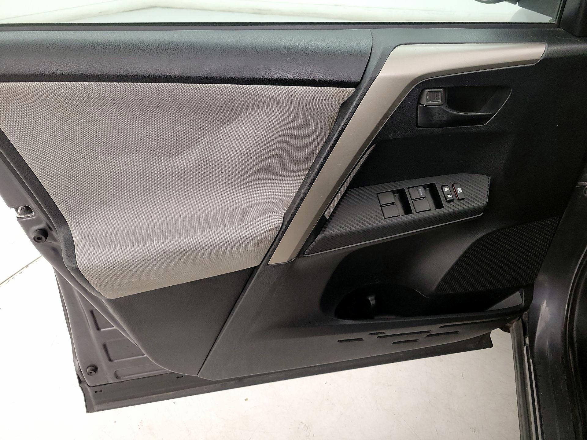 Thumbnail: 2015 Toyota RAV4 - 12