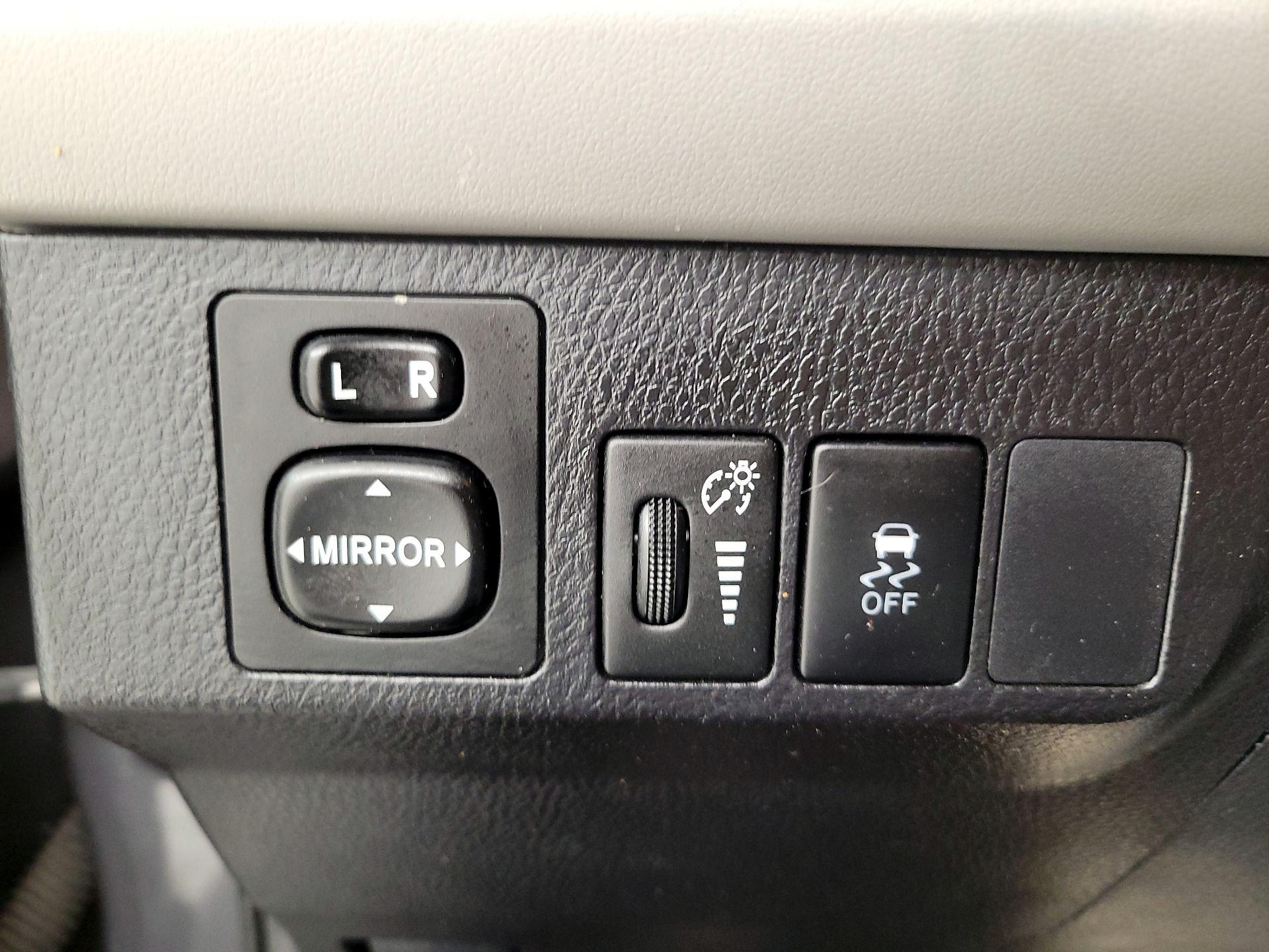 Thumbnail: 2015 Toyota RAV4 - 13