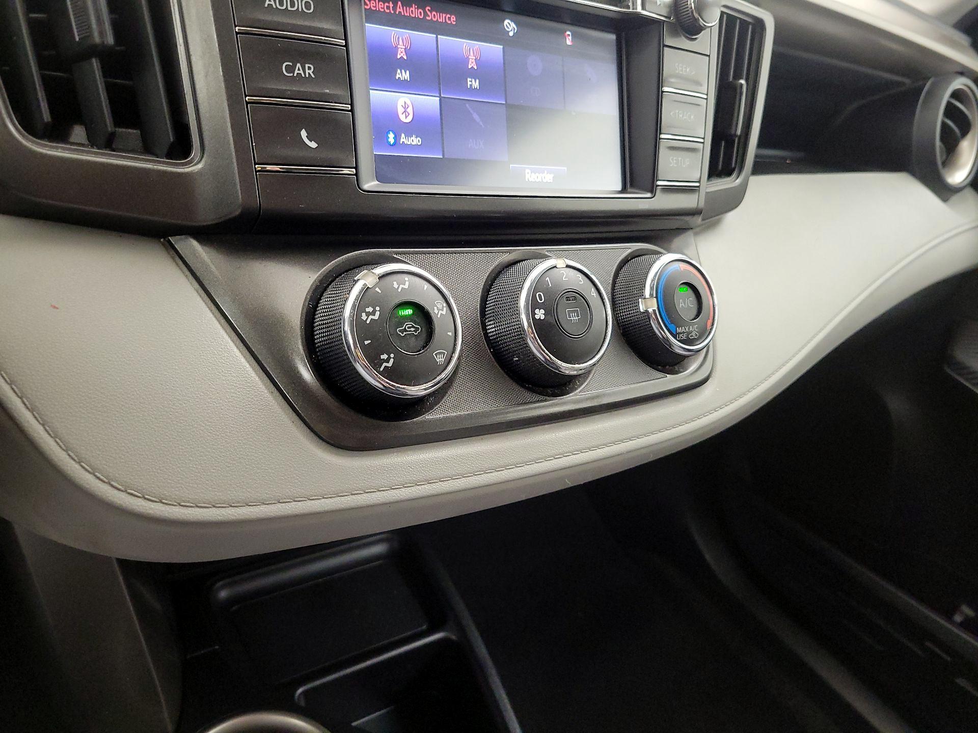 Thumbnail: 2015 Toyota RAV4 - 16