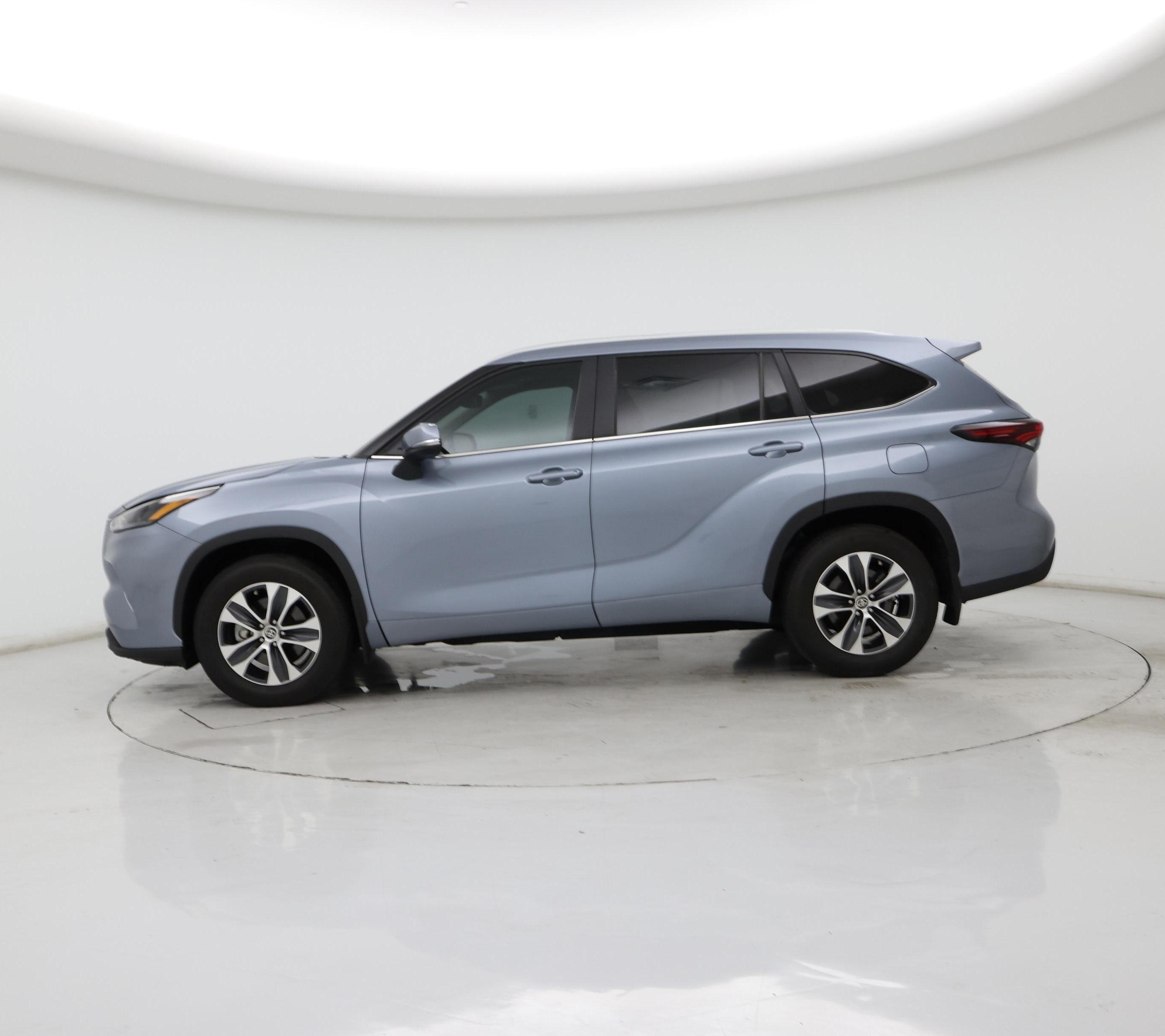 Thumbnail: 2024 Toyota Highlander - 3