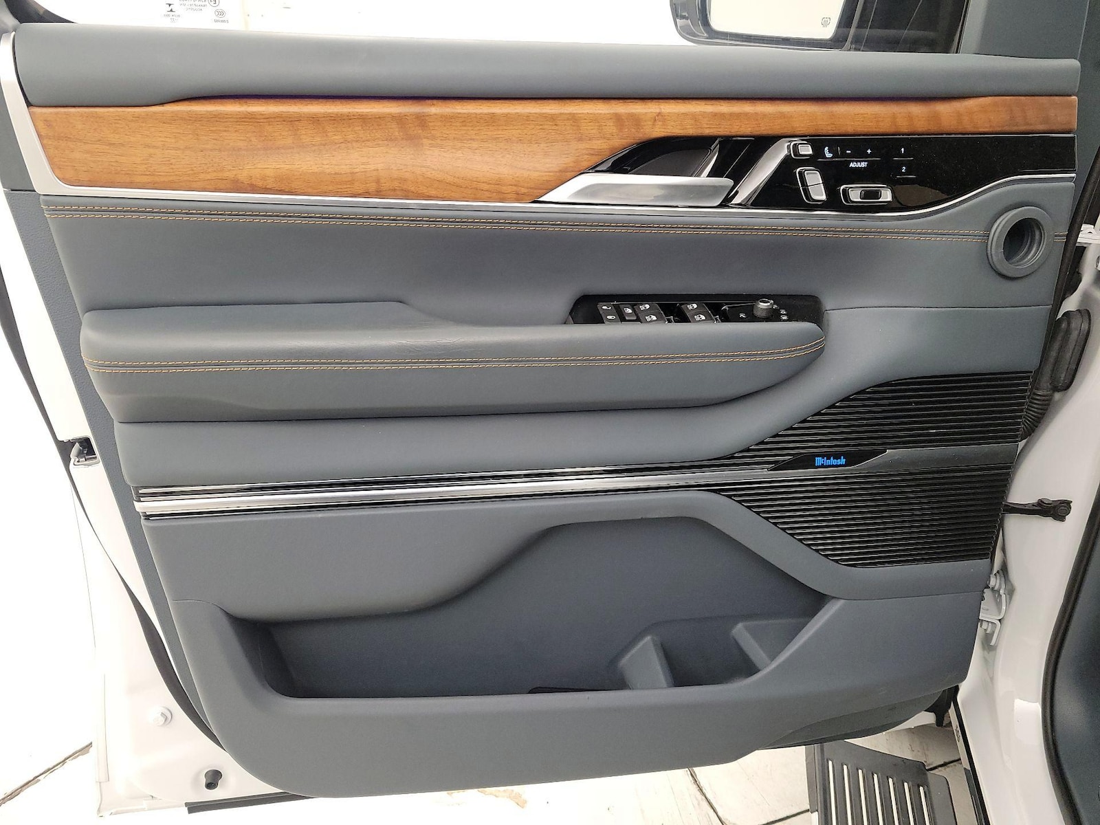 2024 Jeep Grand Wagoneer Series III - Photo 13