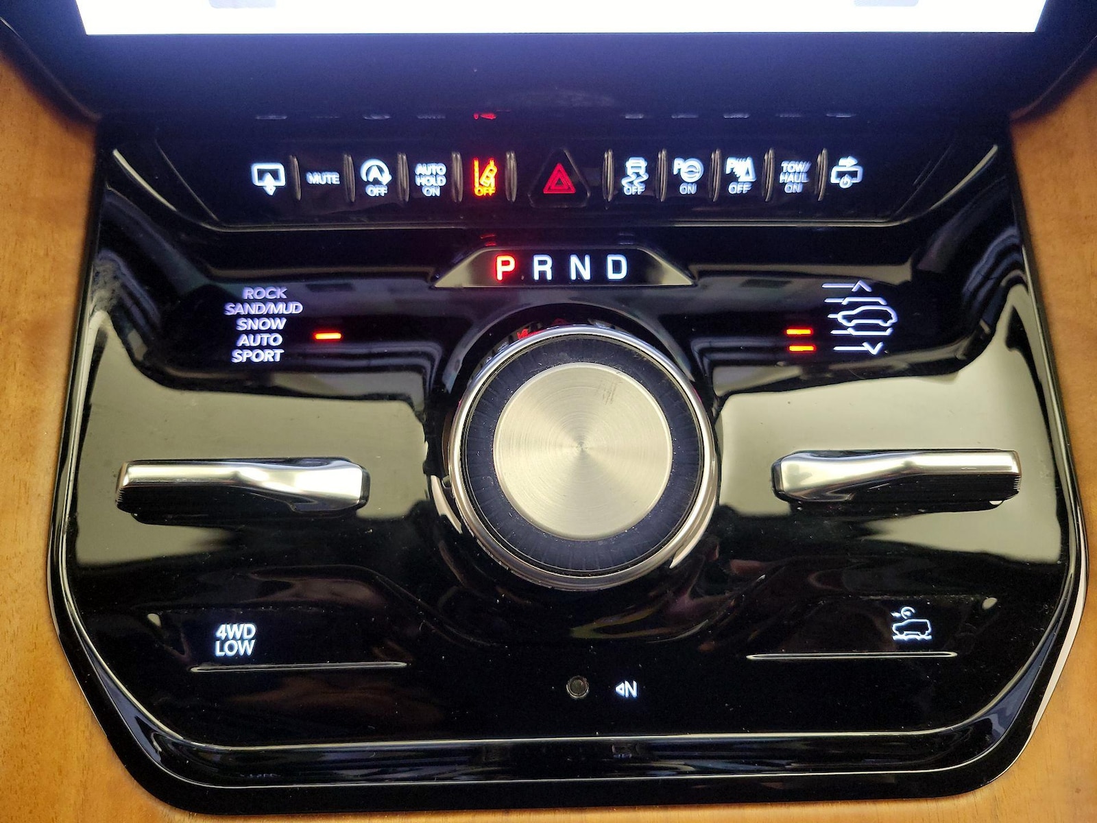 2024 Jeep Grand Wagoneer Series III - Photo 19