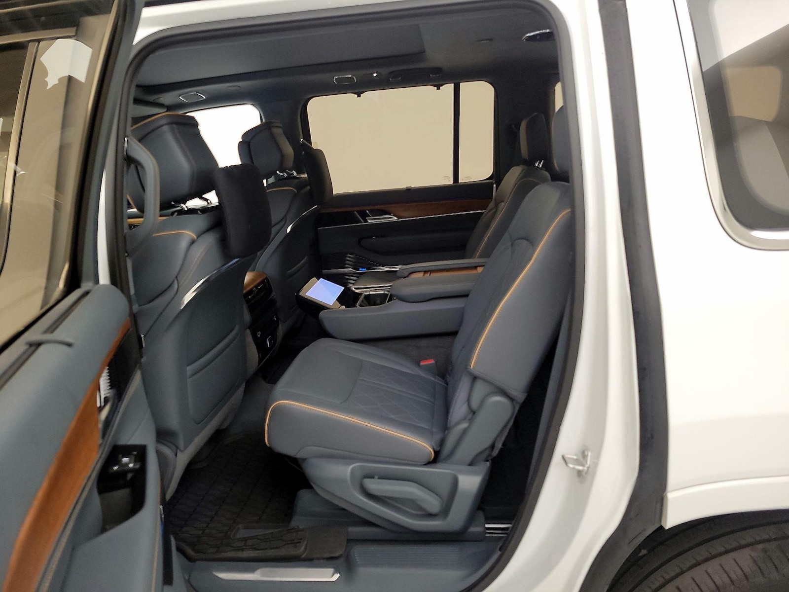 2024 Jeep Grand Wagoneer Series III - Photo 22