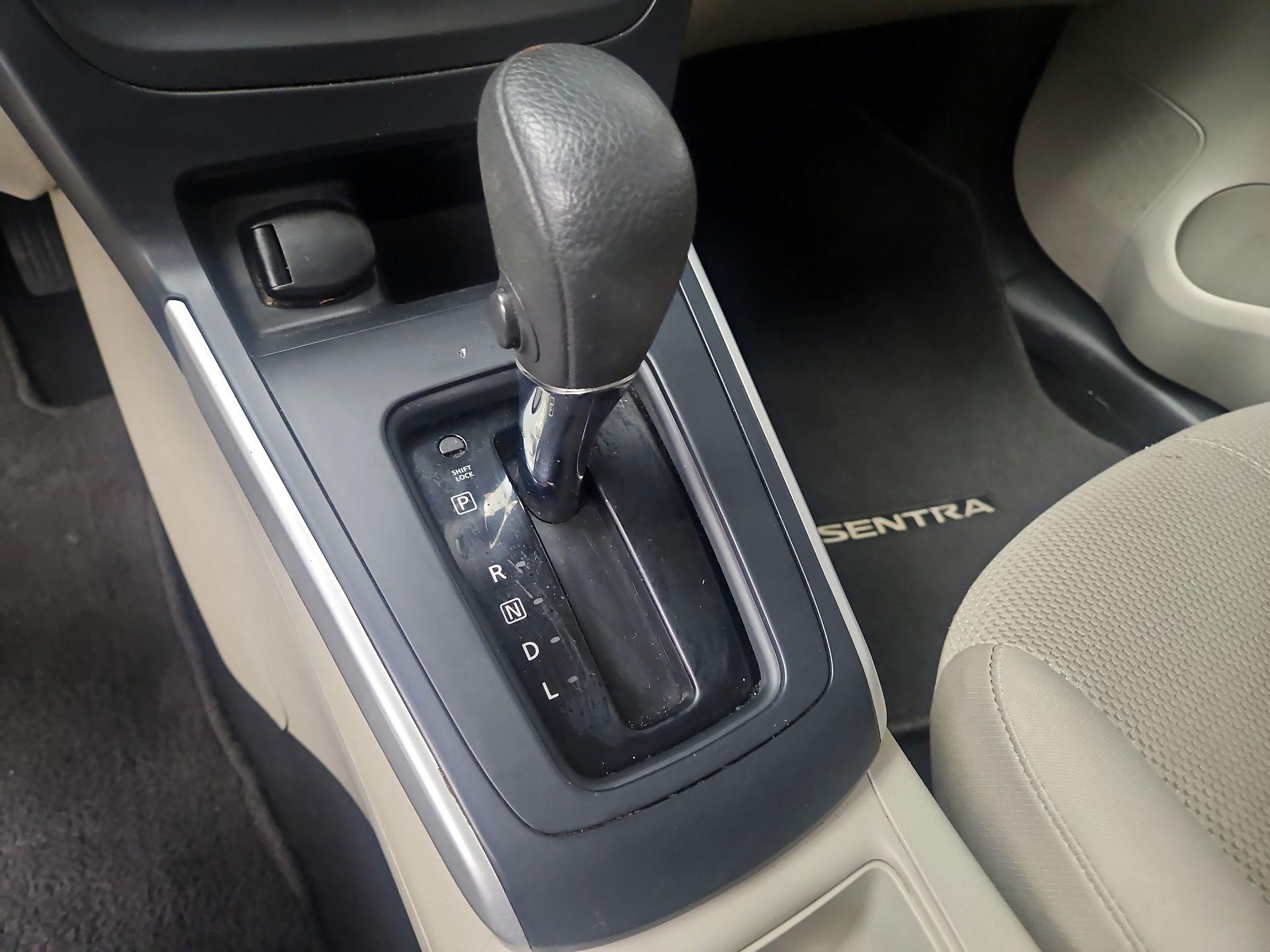 Thumbnail: 2017 Nissan Sentra - 16