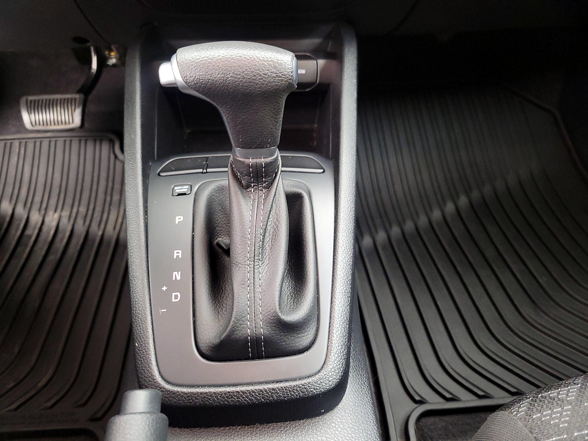 Thumbnail: 2022 Kia Rio - 17