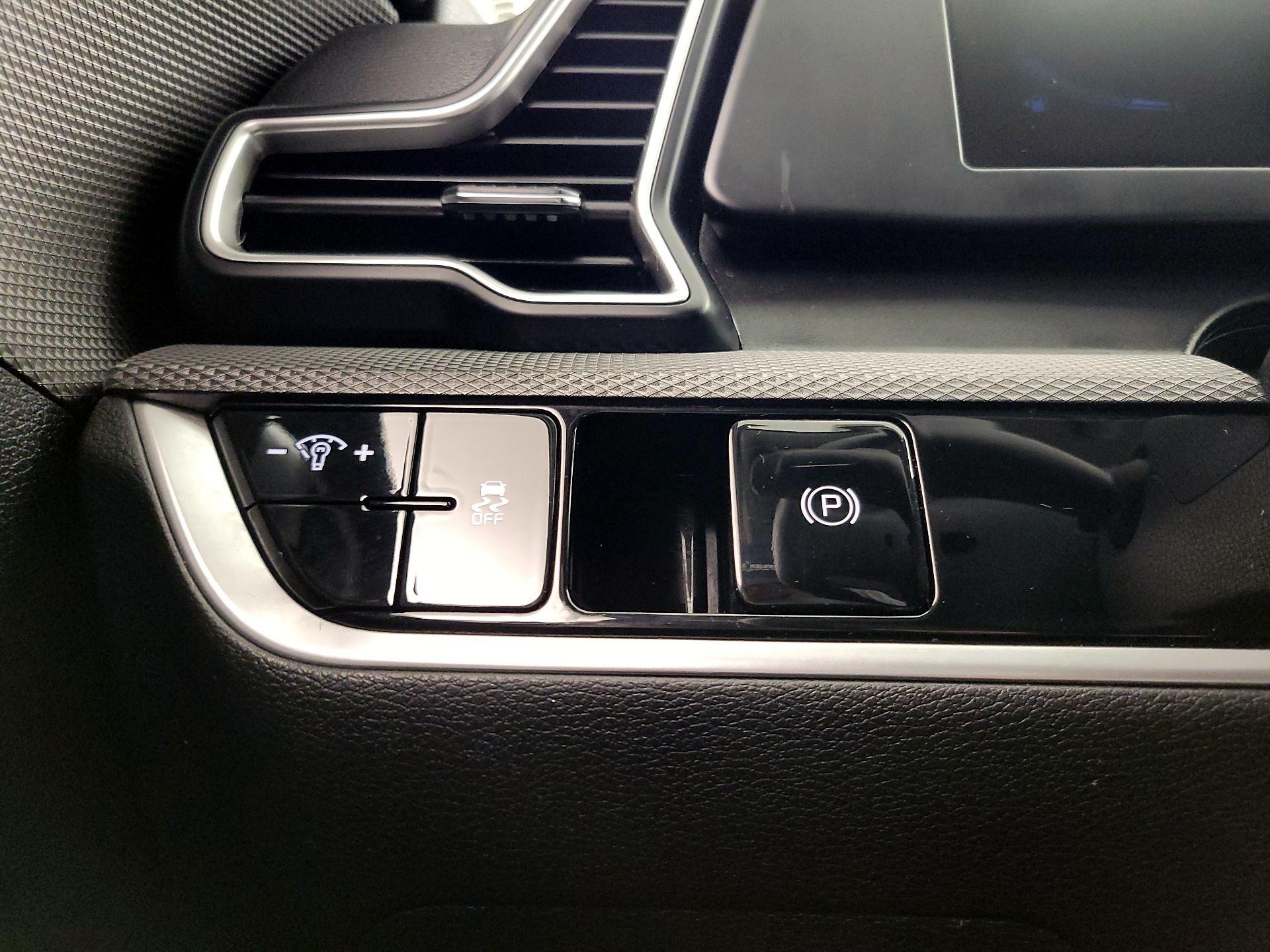 Thumbnail: 2023 Kia Sportage - 13