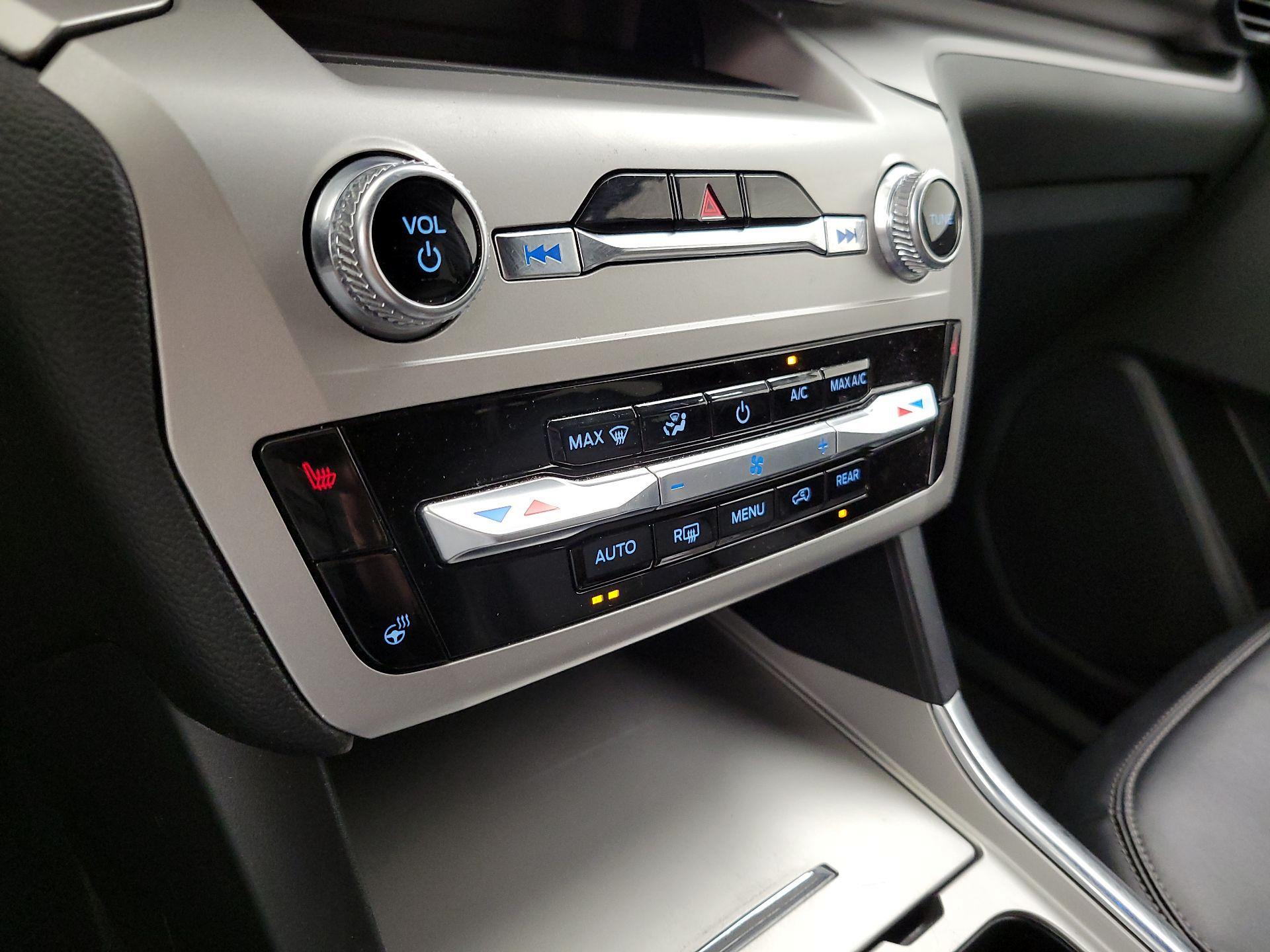 Thumbnail: 2022 Ford Explorer - 16