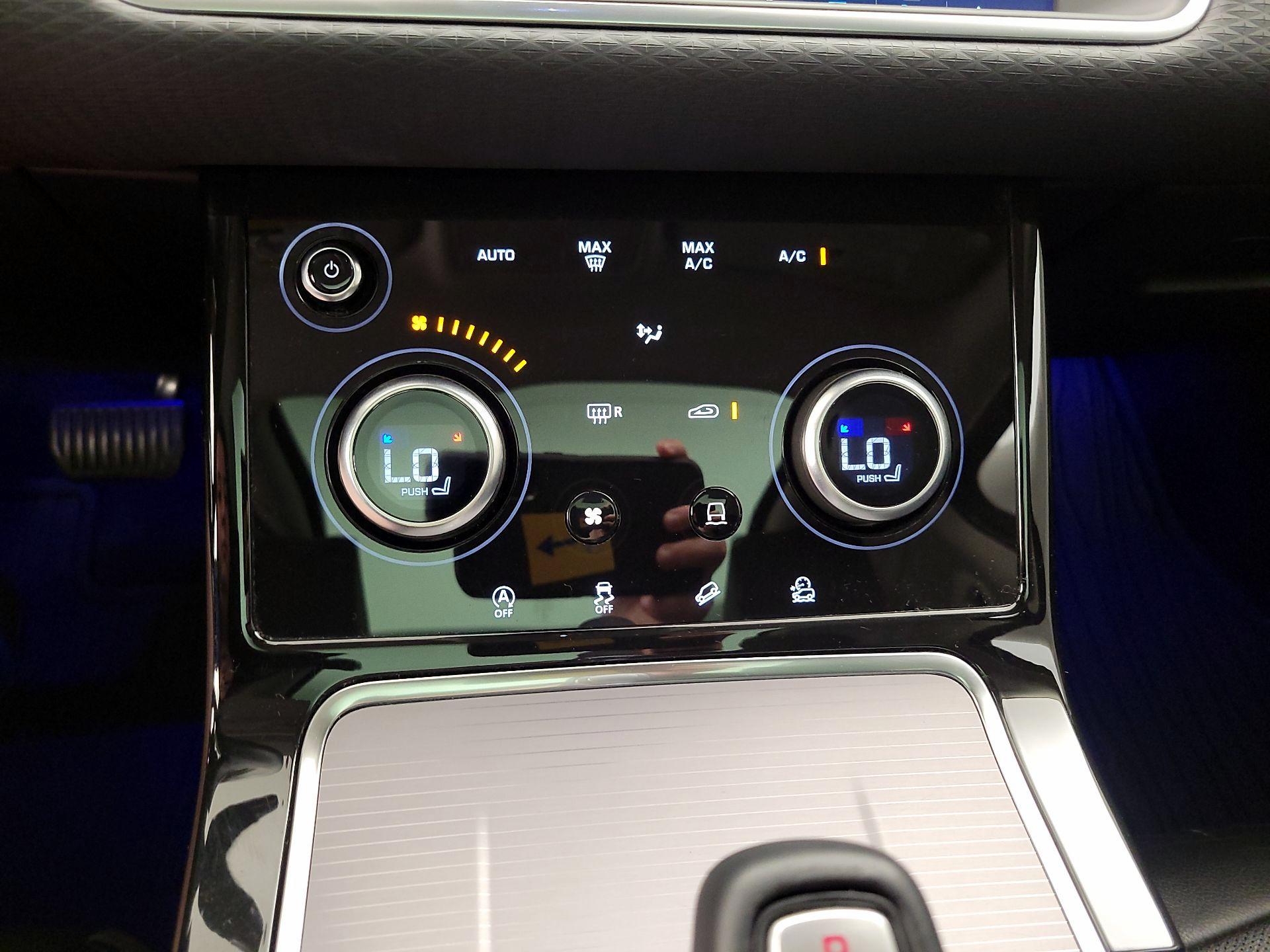 Thumbnail: 2020 Land Rover Range Rover Evoque - 17