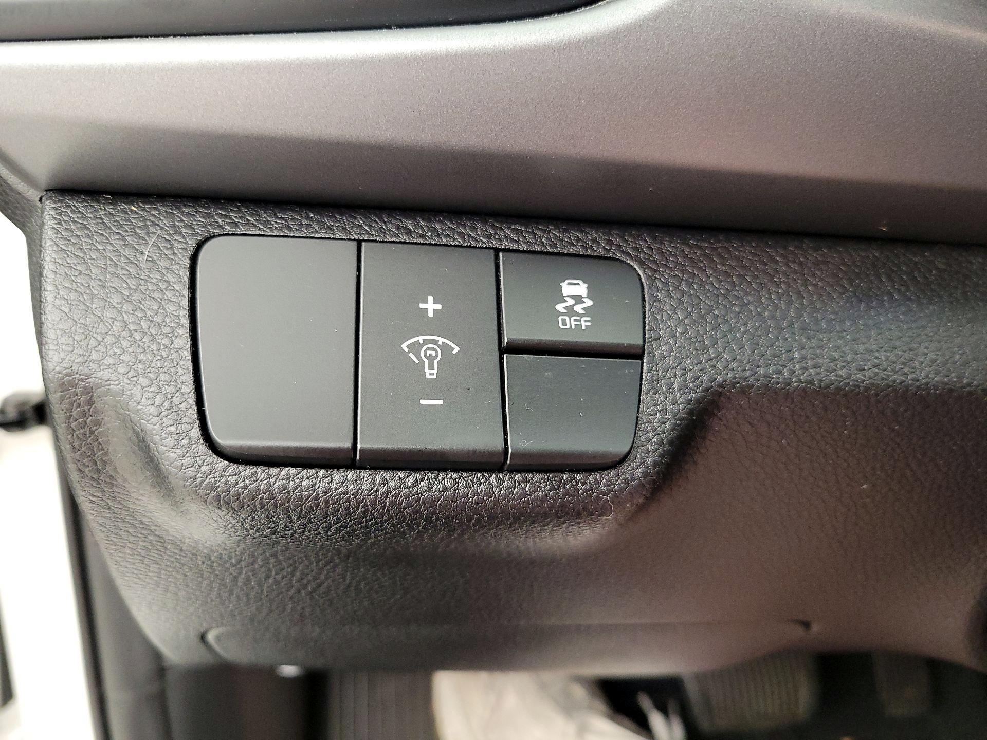 Thumbnail: 2019 Kia Rio - 13