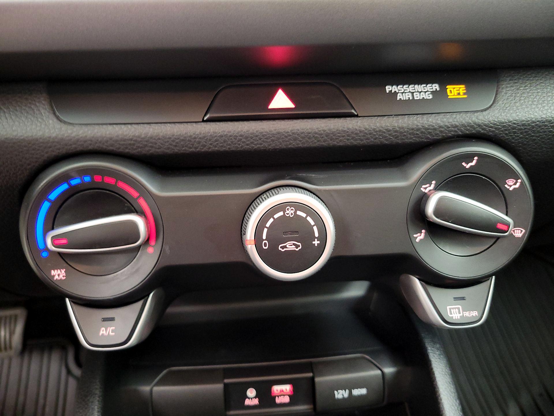 Thumbnail: 2019 Kia Rio - 16