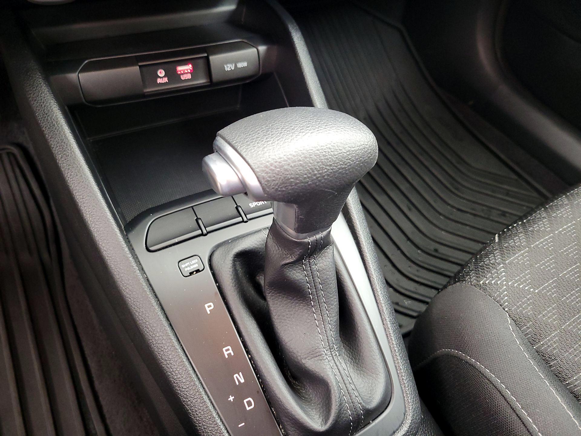 Thumbnail: 2019 Kia Rio - 17