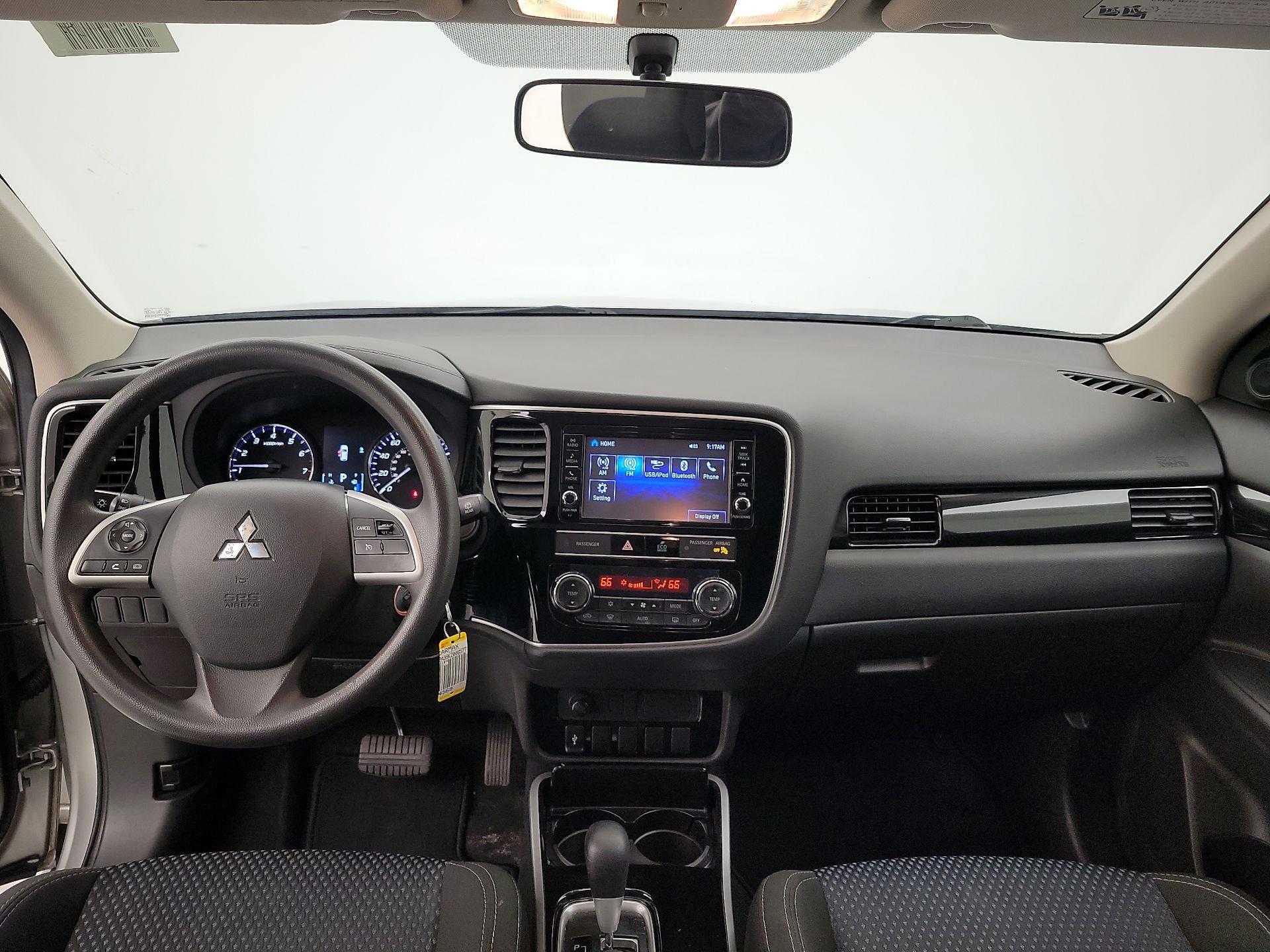 Thumbnail: 2019 Mitsubishi Outlander - 9