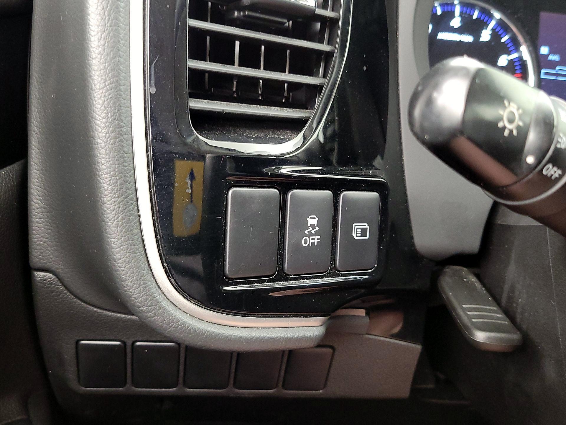 Thumbnail: 2019 Mitsubishi Outlander - 13