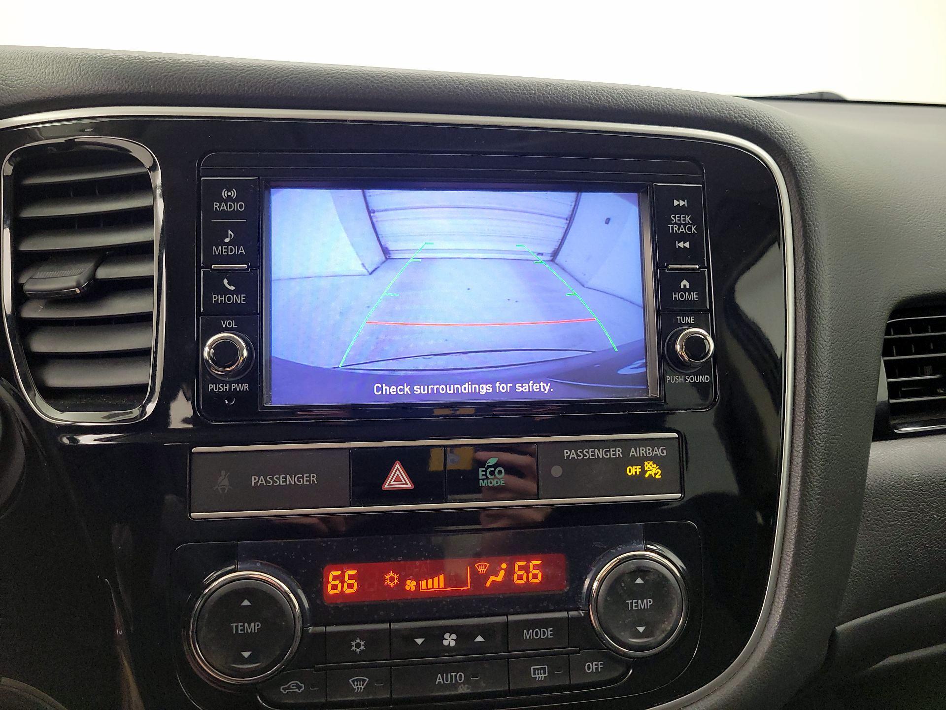 Thumbnail: 2019 Mitsubishi Outlander - 14