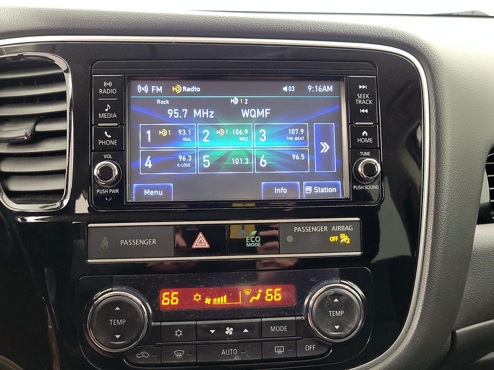 Thumbnail: 2019 Mitsubishi Outlander - 15
