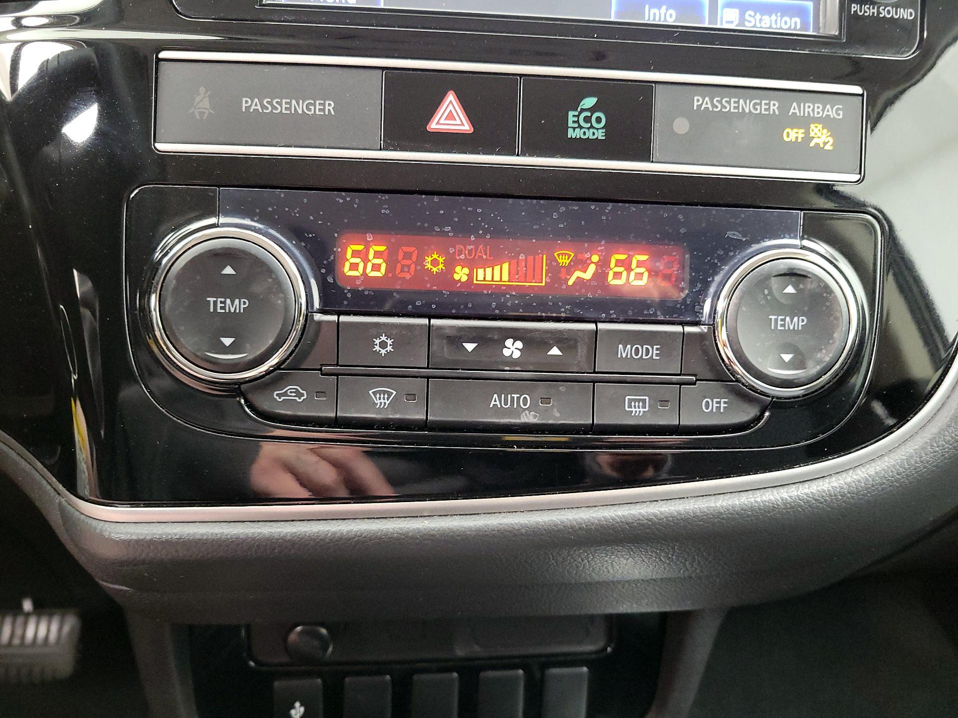 Thumbnail: 2019 Mitsubishi Outlander - 16