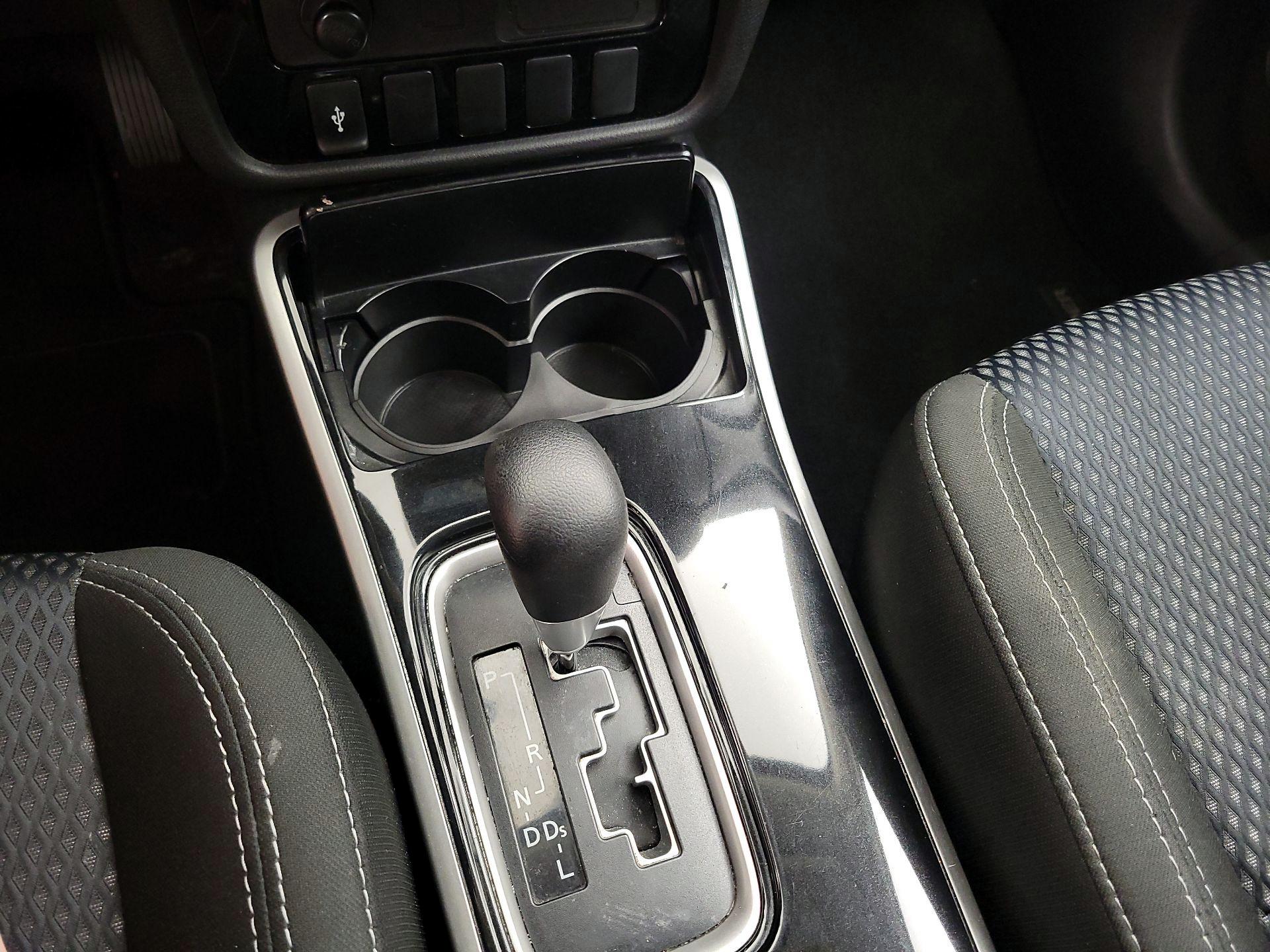 Thumbnail: 2019 Mitsubishi Outlander - 17