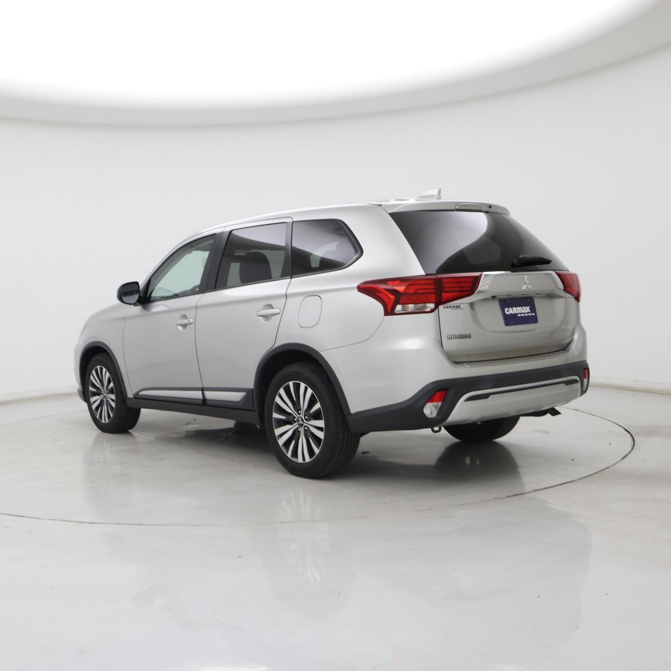 Thumbnail: 2019 Mitsubishi Outlander - 2
