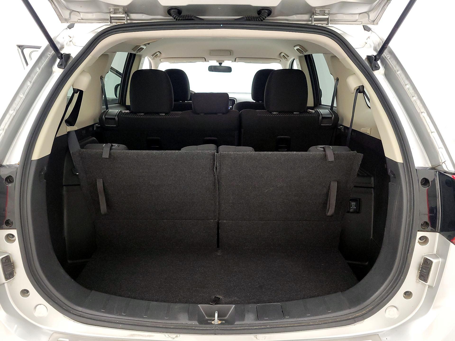 Thumbnail: 2019 Mitsubishi Outlander - 20