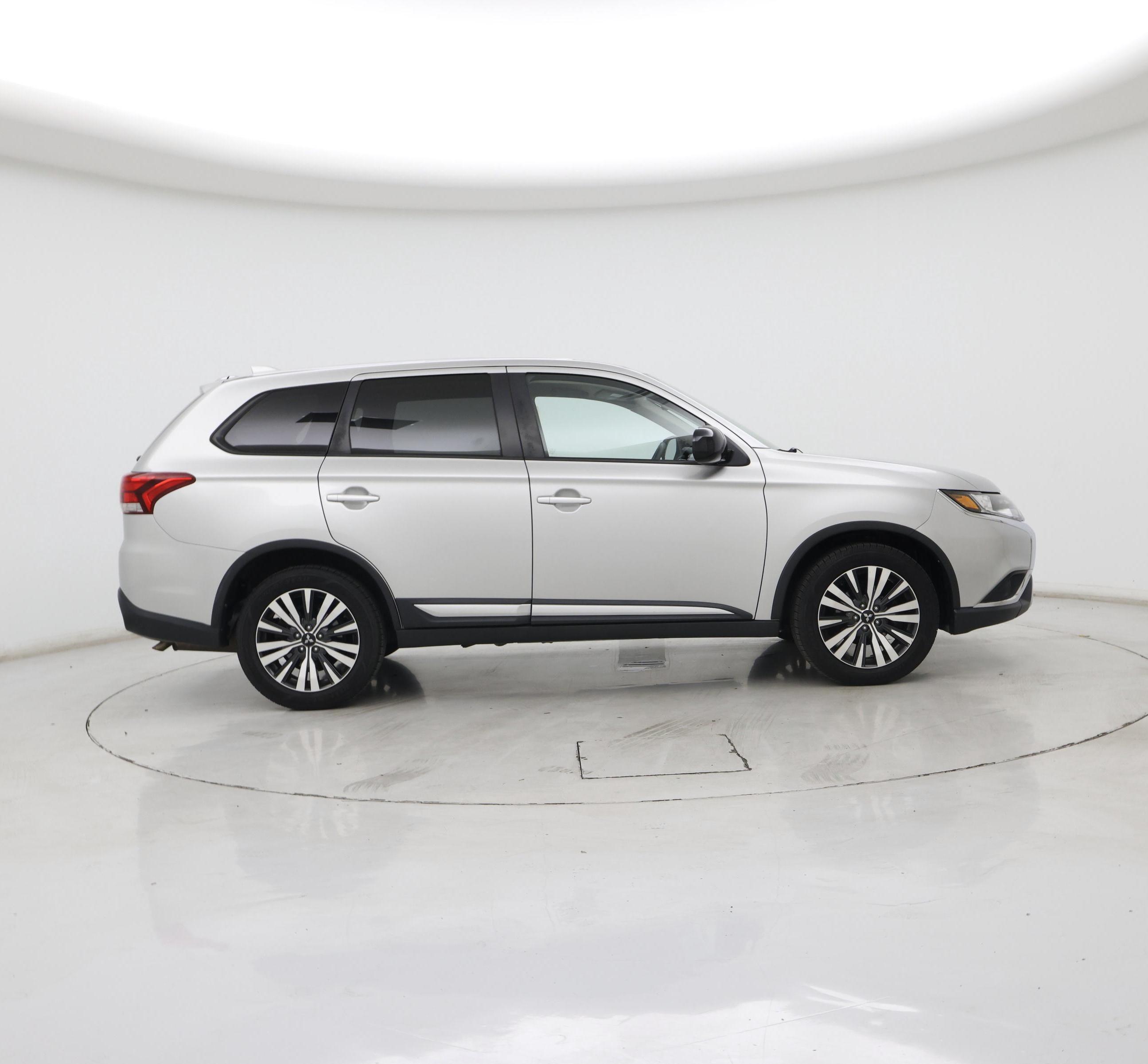 Thumbnail: 2019 Mitsubishi Outlander - 7