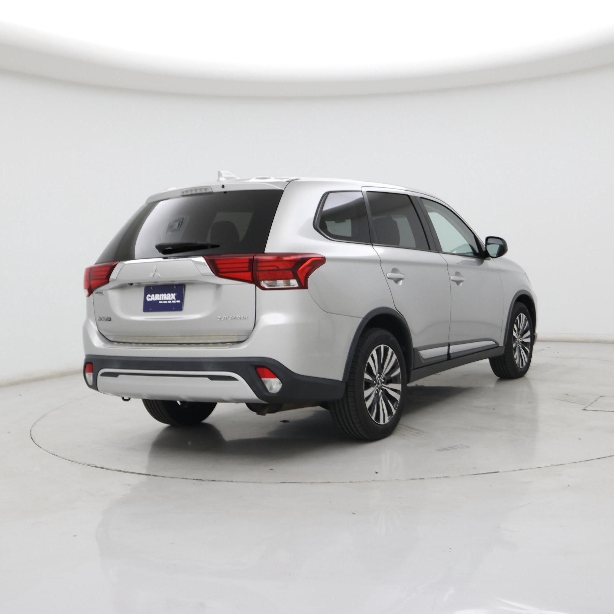 Thumbnail: 2019 Mitsubishi Outlander - 8