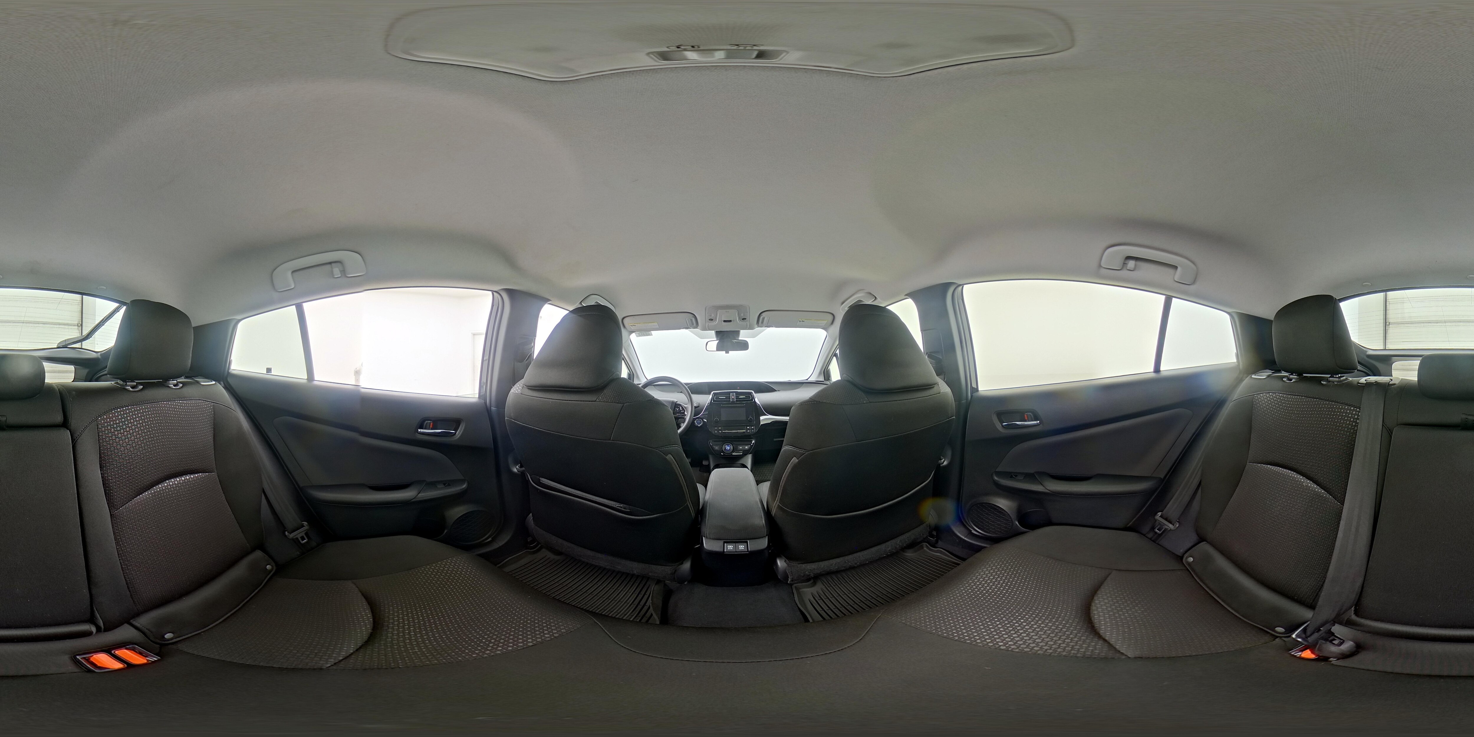 2019 Toyota Prius LE - Photo 24