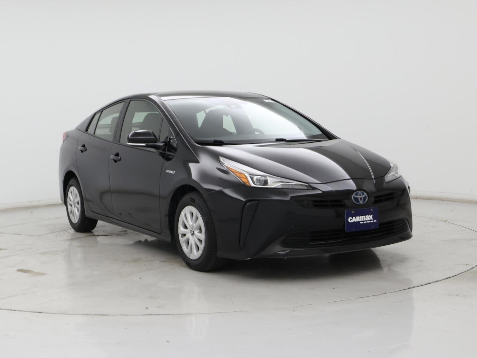 2019 Toyota Prius LE - Photo 2