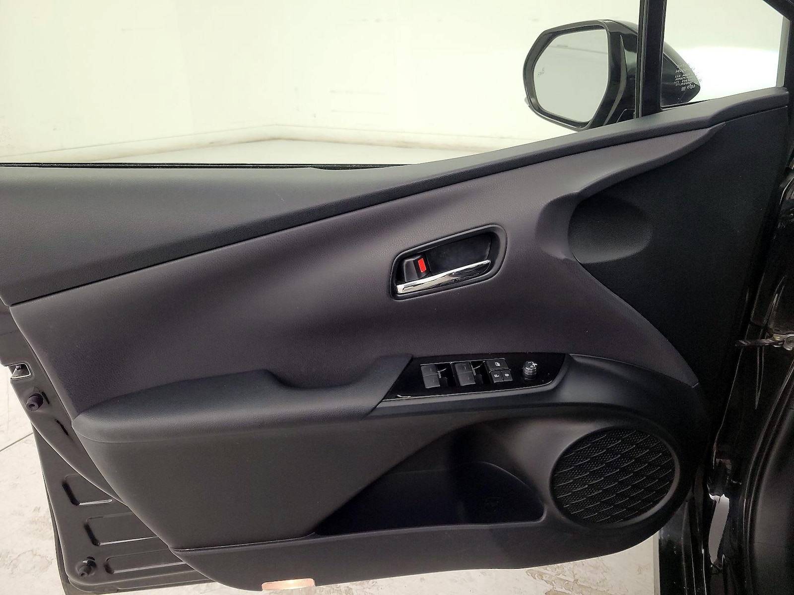 2019 Toyota Prius LE - Photo 13