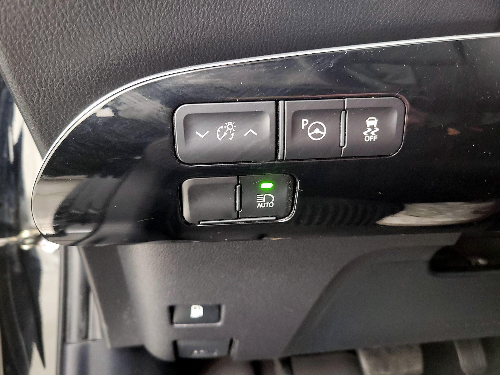 2019 Toyota Prius LE - Photo 14