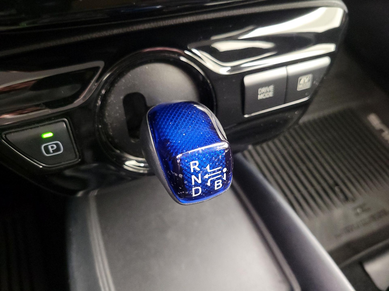 2019 Toyota Prius LE - Photo 18