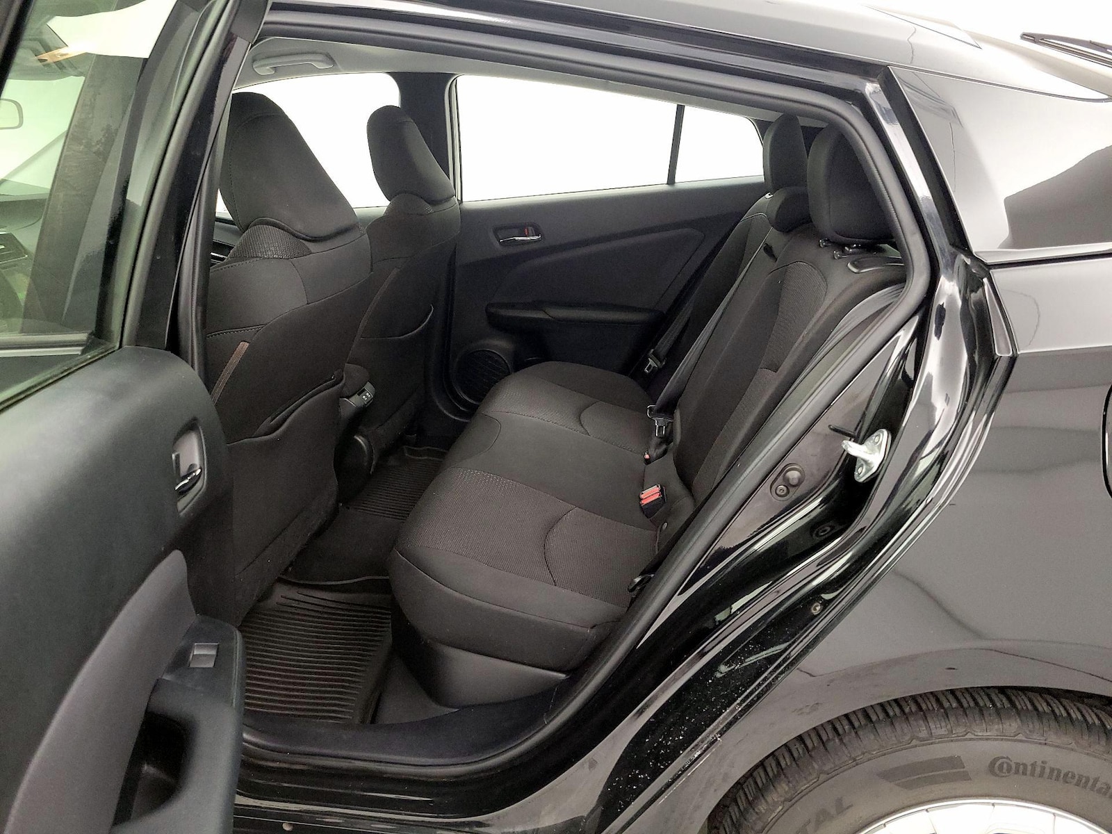 2019 Toyota Prius LE - Photo 19