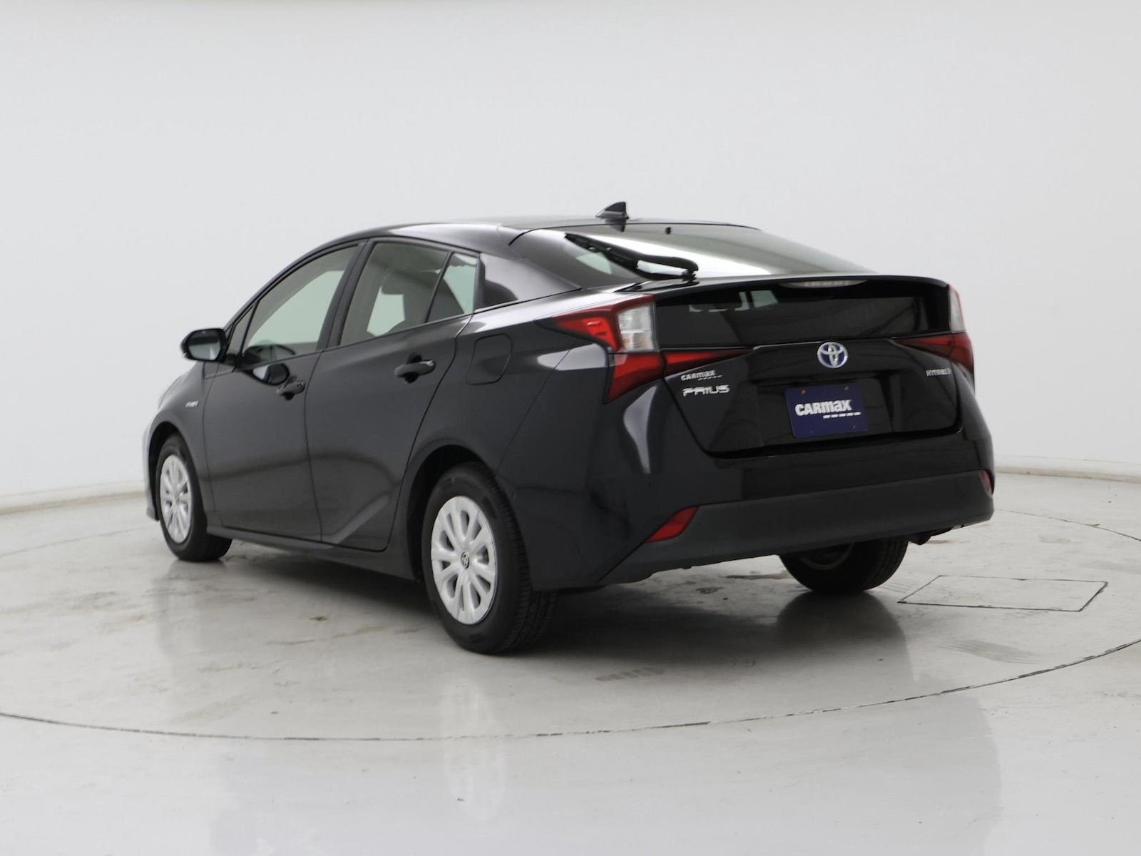 2019 Toyota Prius LE - Photo 3