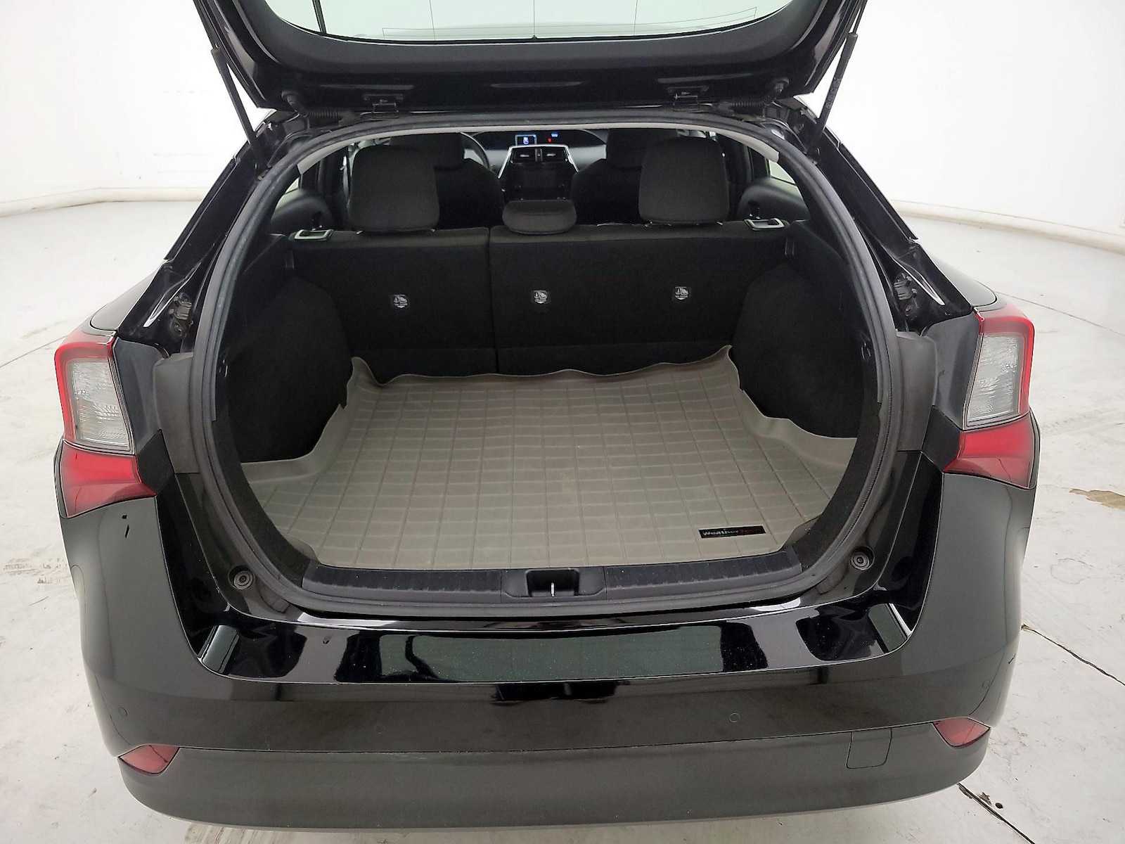 2019 Toyota Prius LE - Photo 20