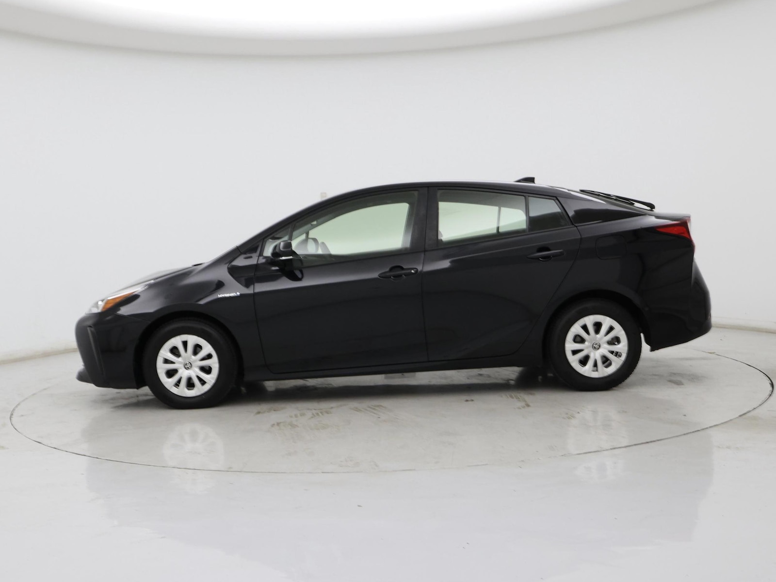 2019 Toyota Prius LE - Photo 4