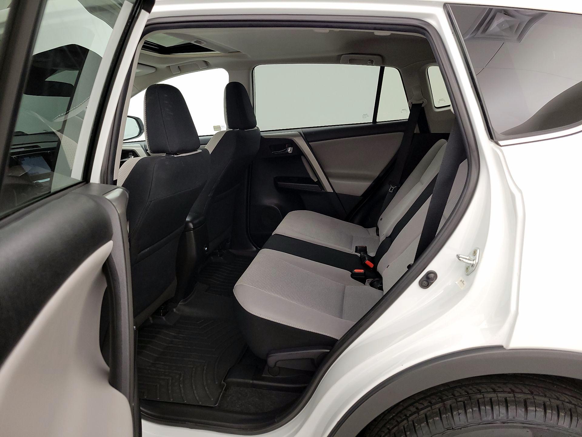 Thumbnail: 2018 Toyota RAV4 - 20