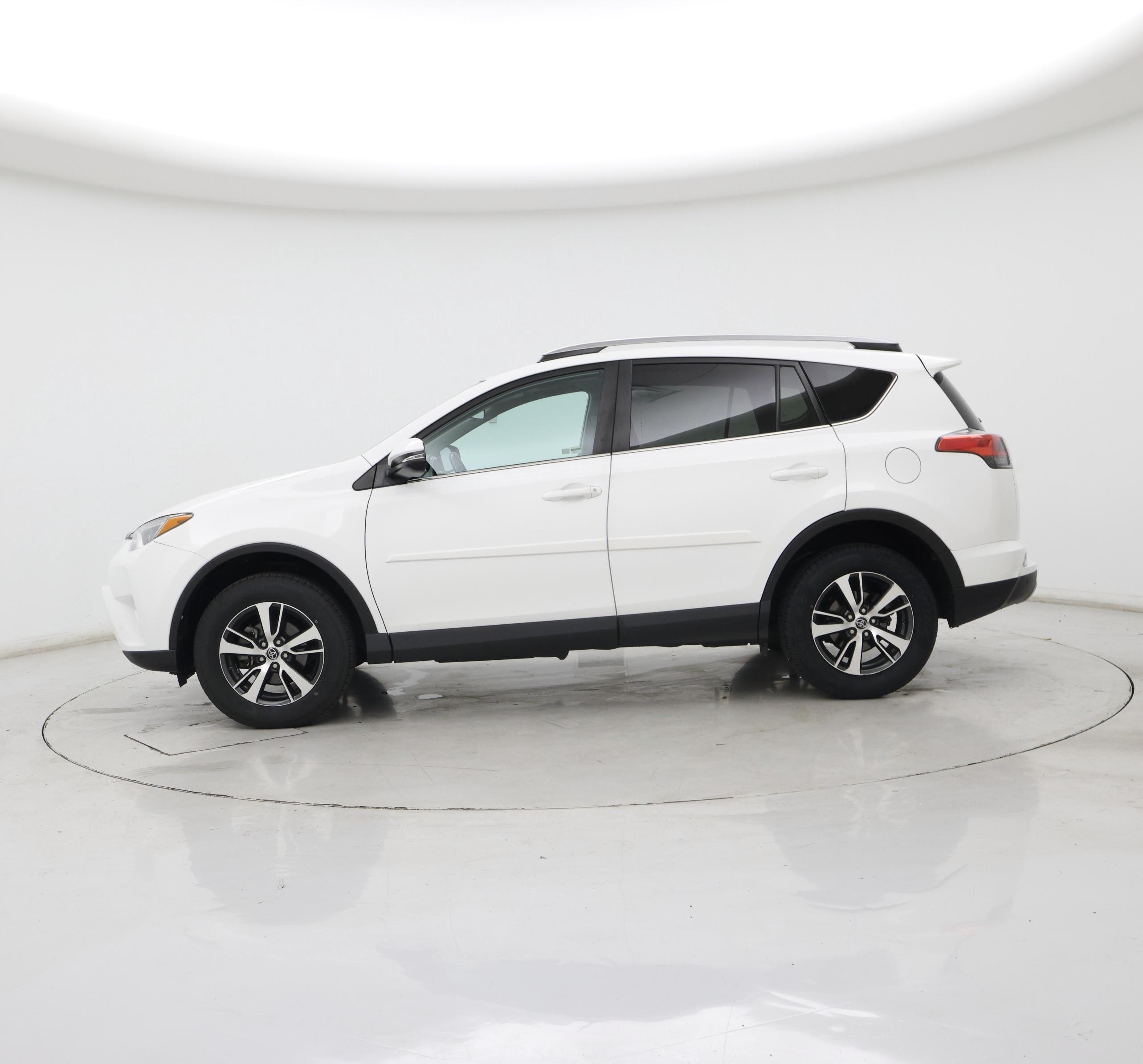 Thumbnail: 2018 Toyota RAV4 - 3