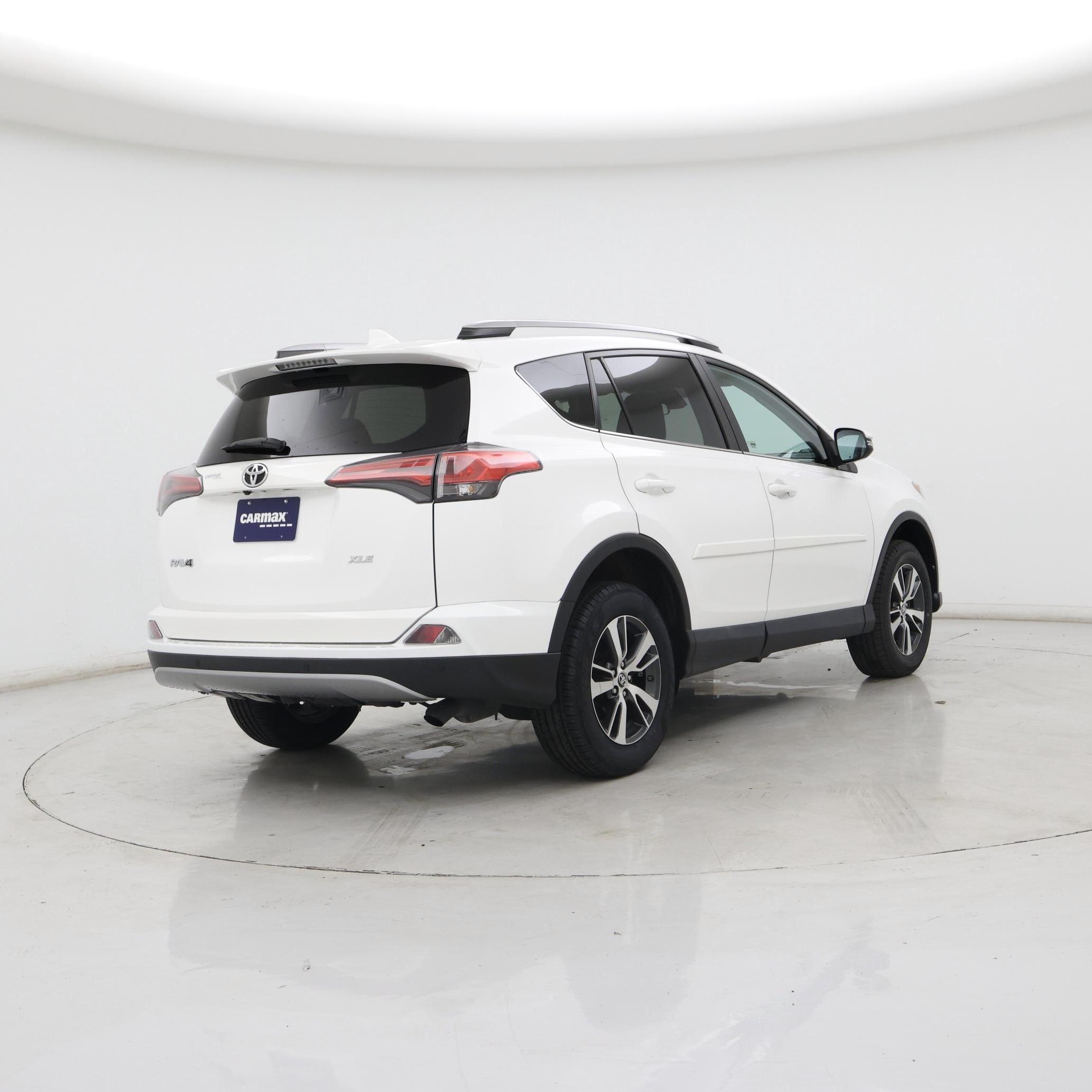 Thumbnail: 2018 Toyota RAV4 - 8