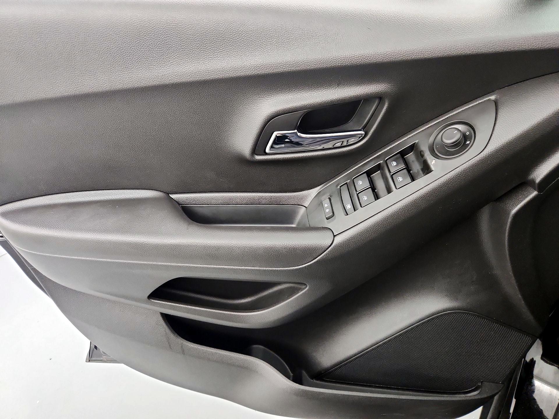 Thumbnail: 2020 Chevrolet Trax - 12