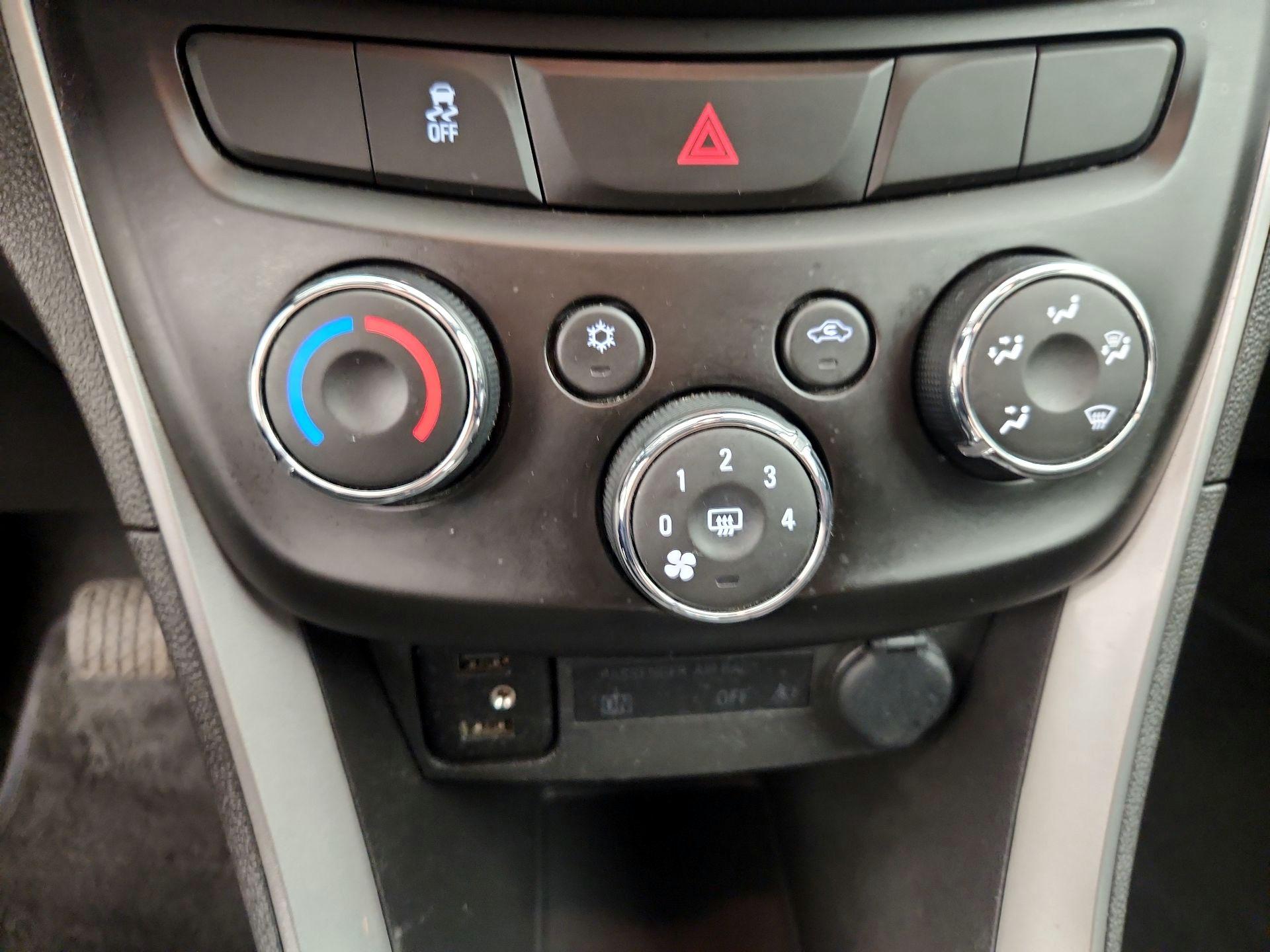 Thumbnail: 2020 Chevrolet Trax - 16