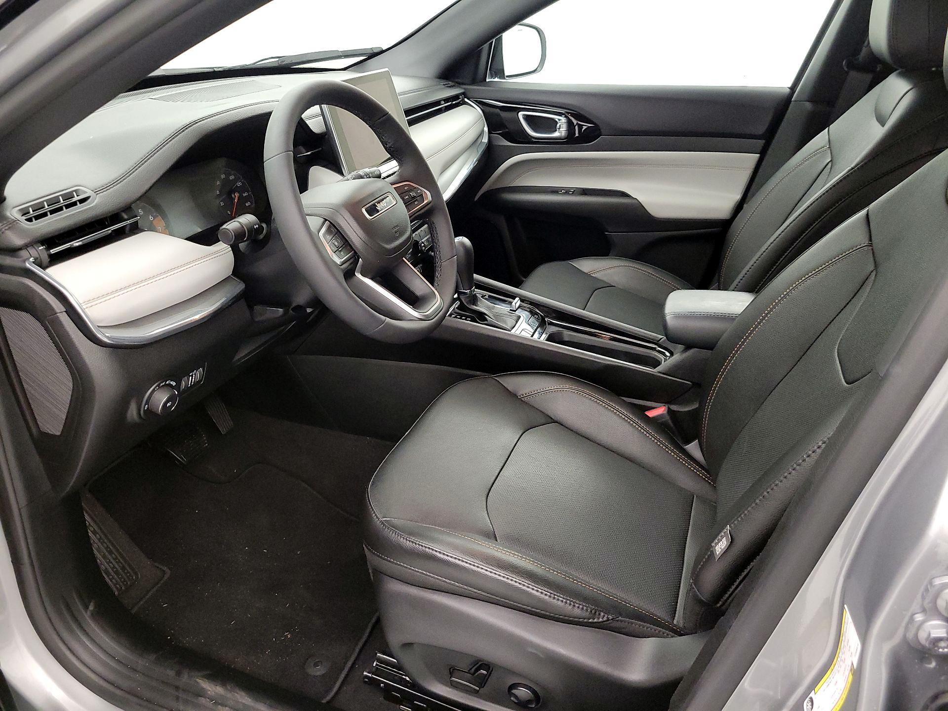 Thumbnail: 2023 Jeep Compass - 11