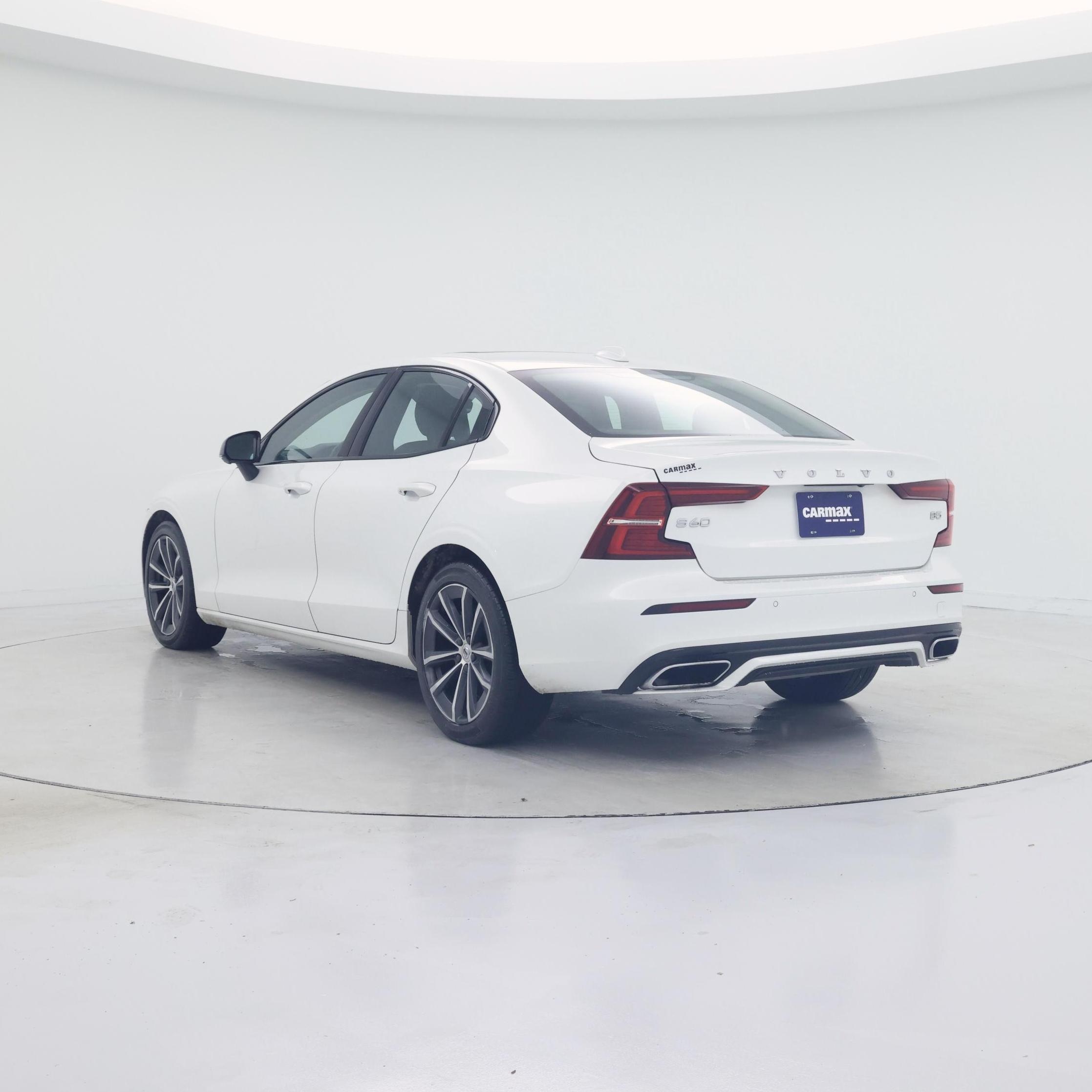 Thumbnail: 2022 Volvo S60 - 2