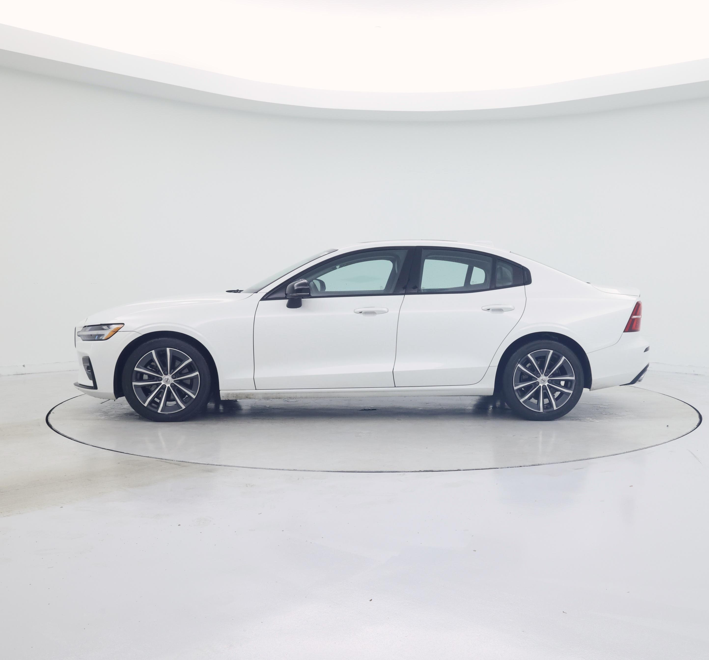 Thumbnail: 2022 Volvo S60 - 3