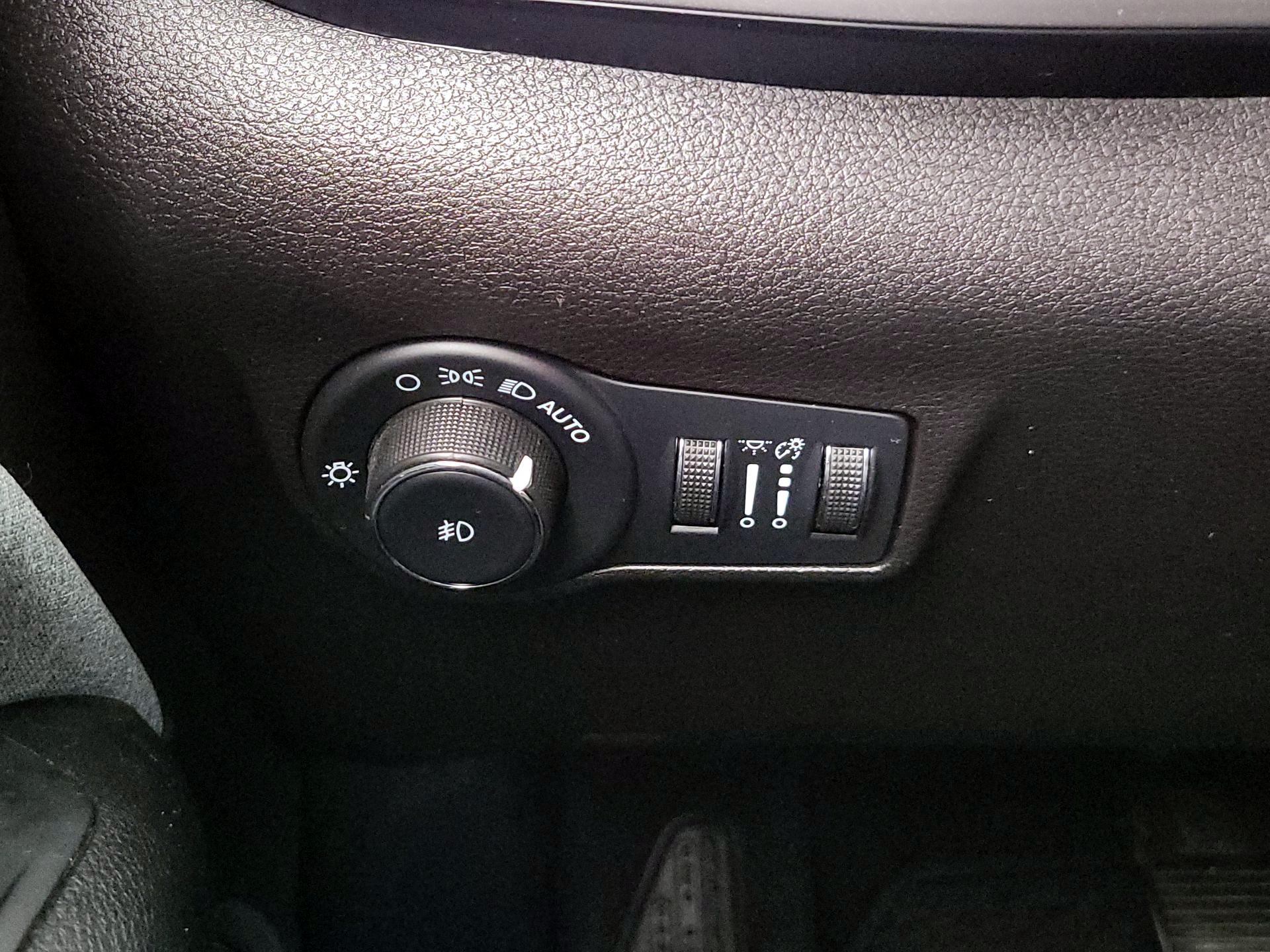 Thumbnail: 2023 Jeep Compass - 13