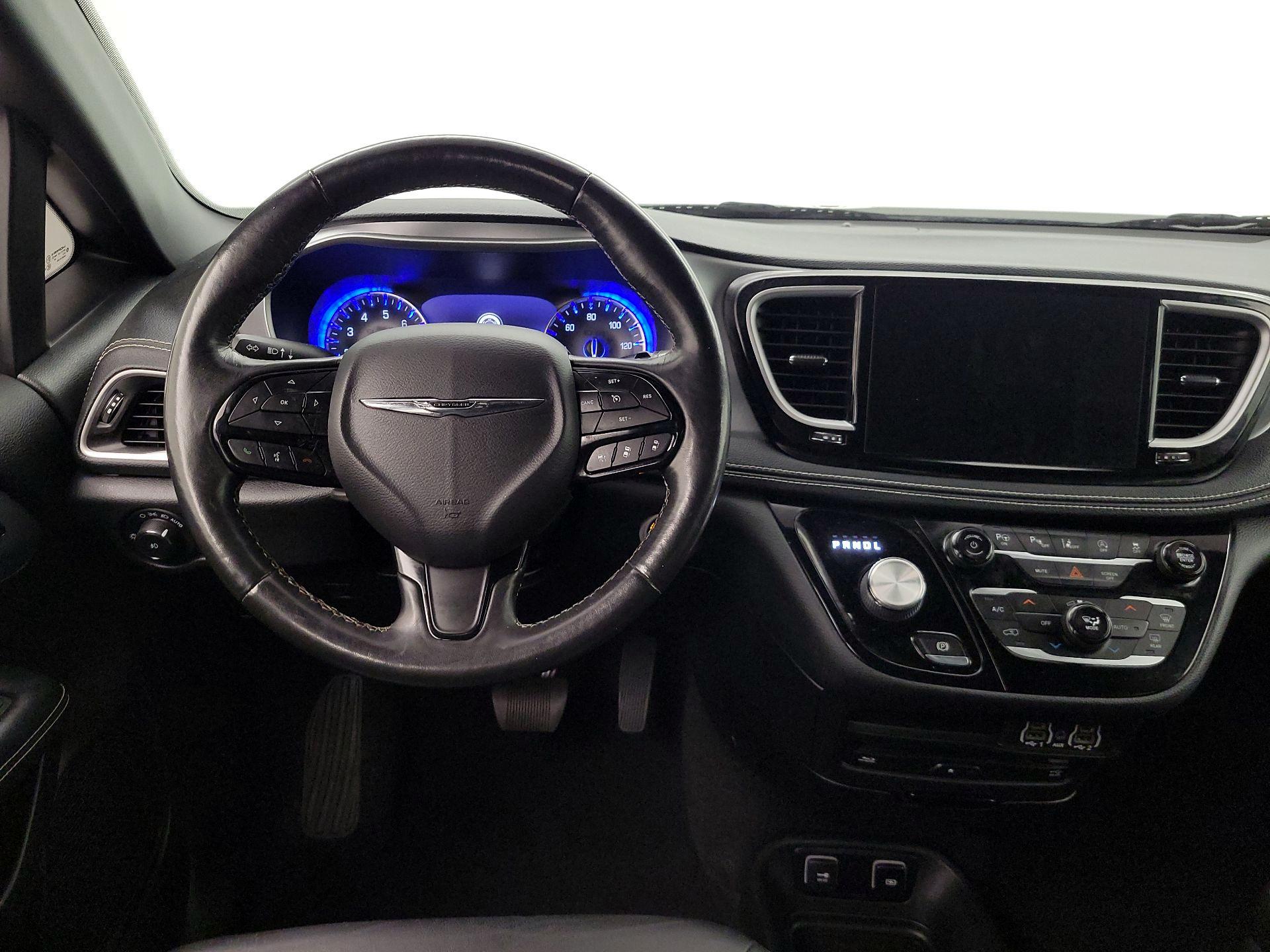 Thumbnail: 2021 Chrysler Pacifica - 10