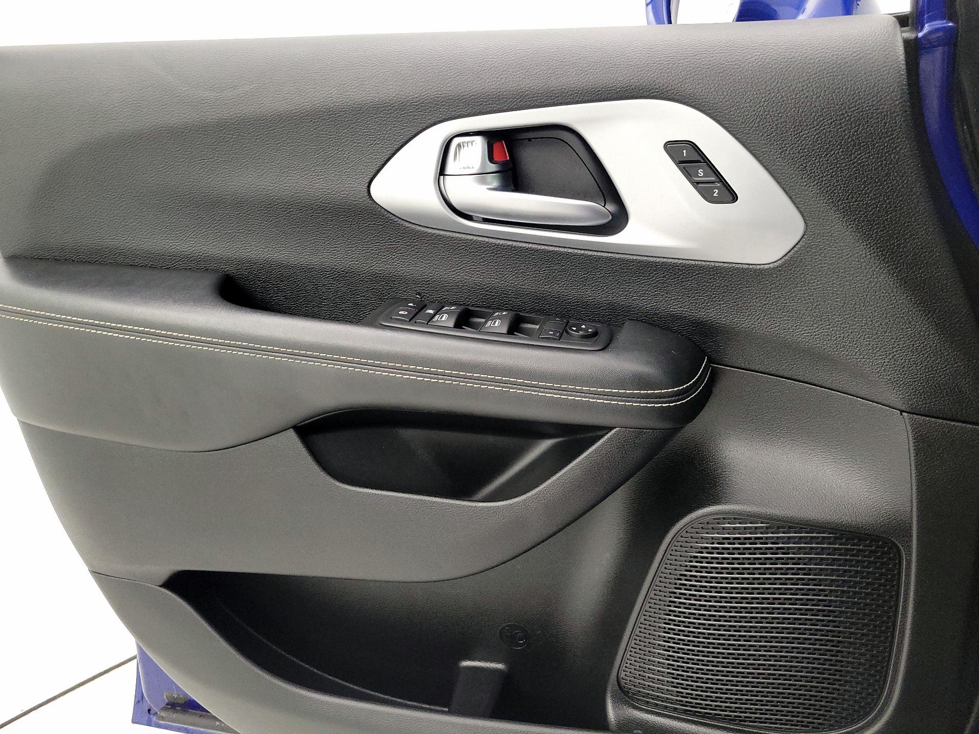 Thumbnail: 2021 Chrysler Pacifica - 12