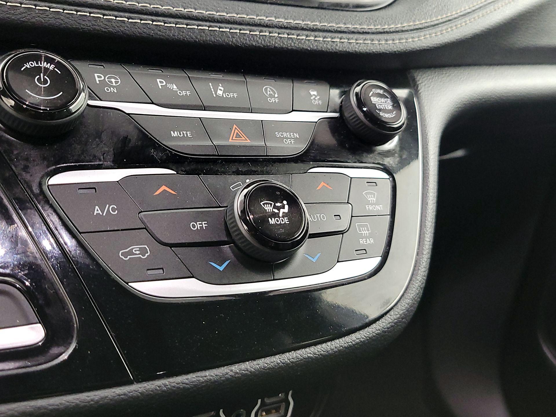 Thumbnail: 2021 Chrysler Pacifica - 17