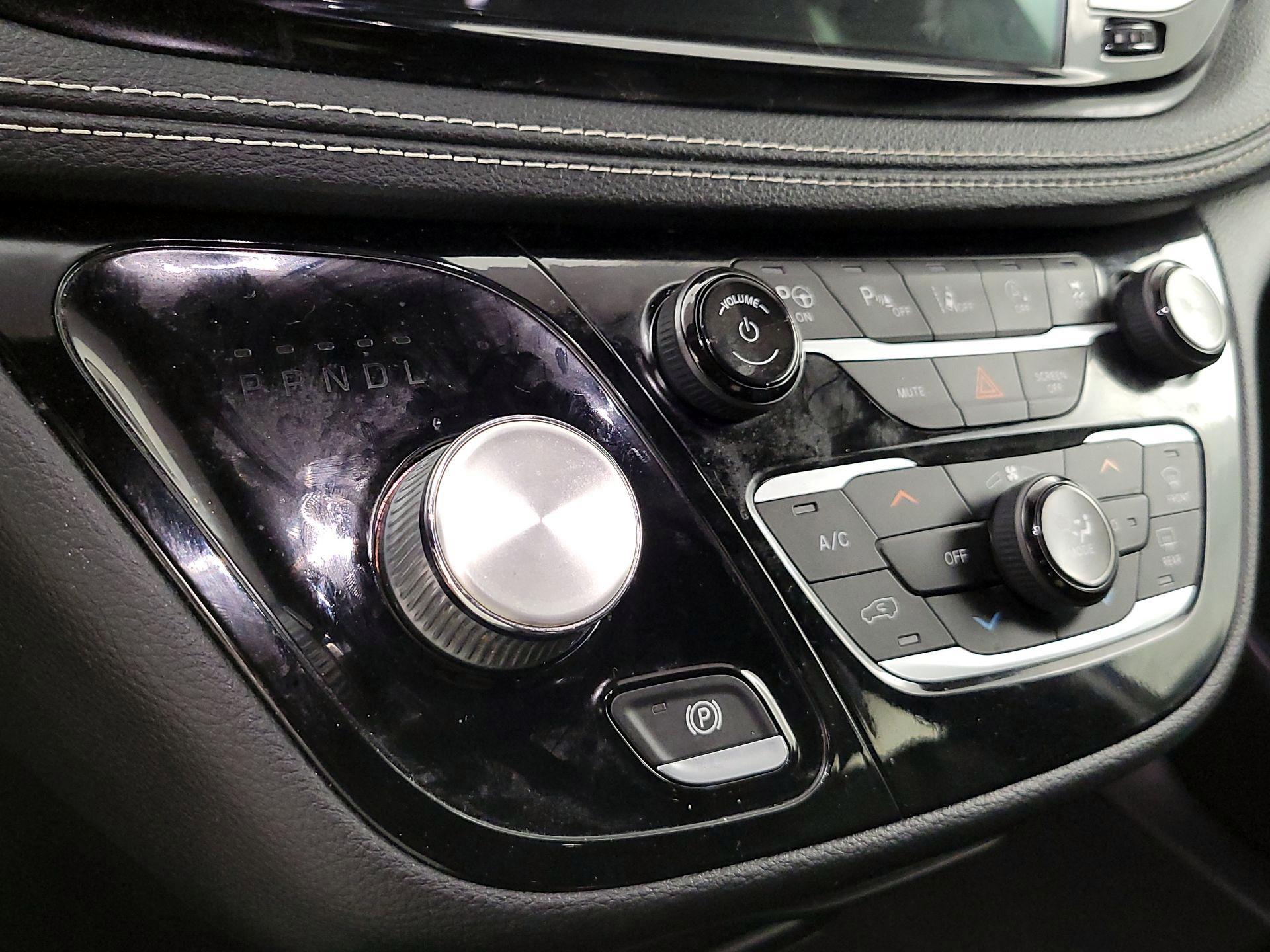 Thumbnail: 2021 Chrysler Pacifica - 18