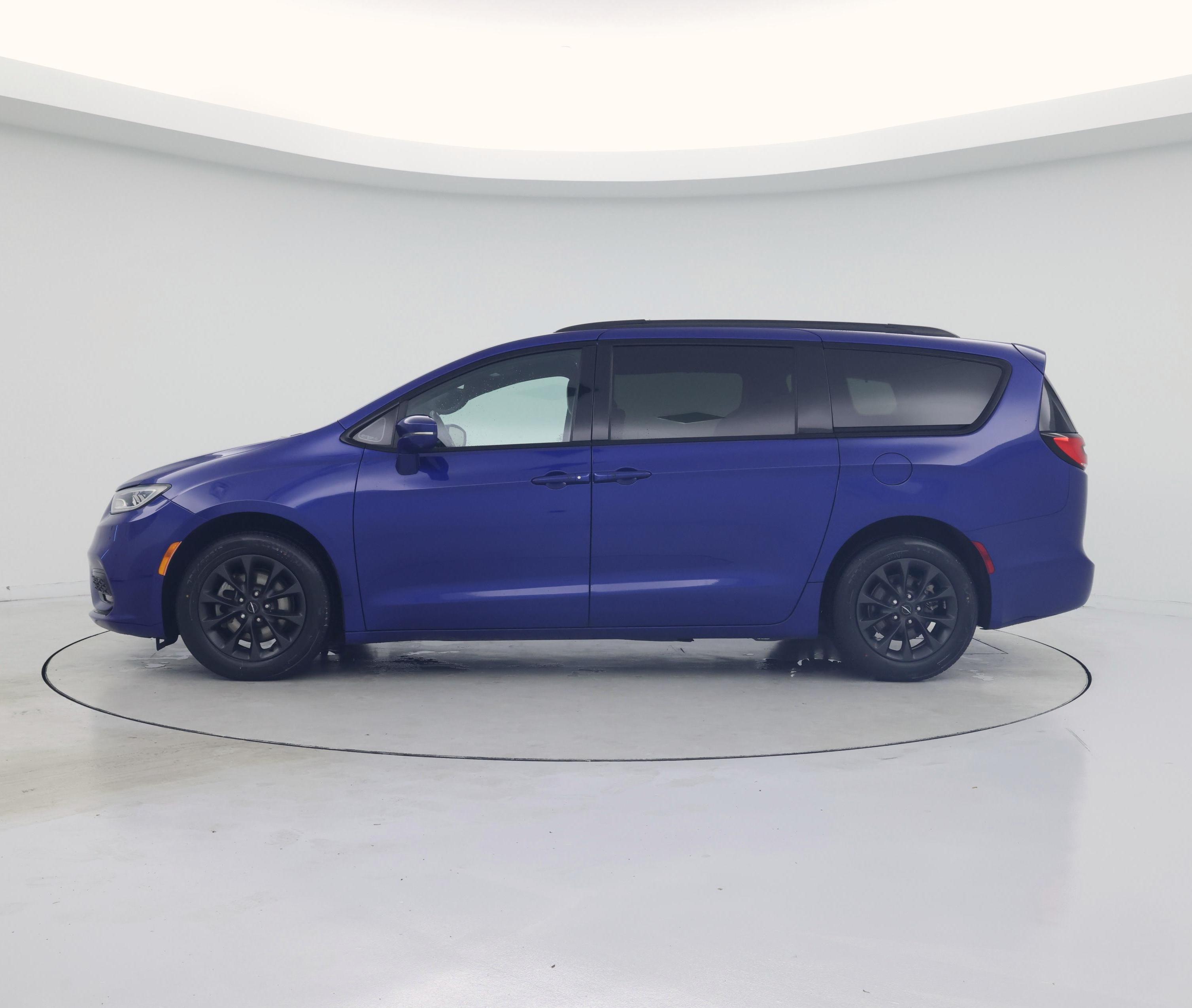Thumbnail: 2021 Chrysler Pacifica - 3