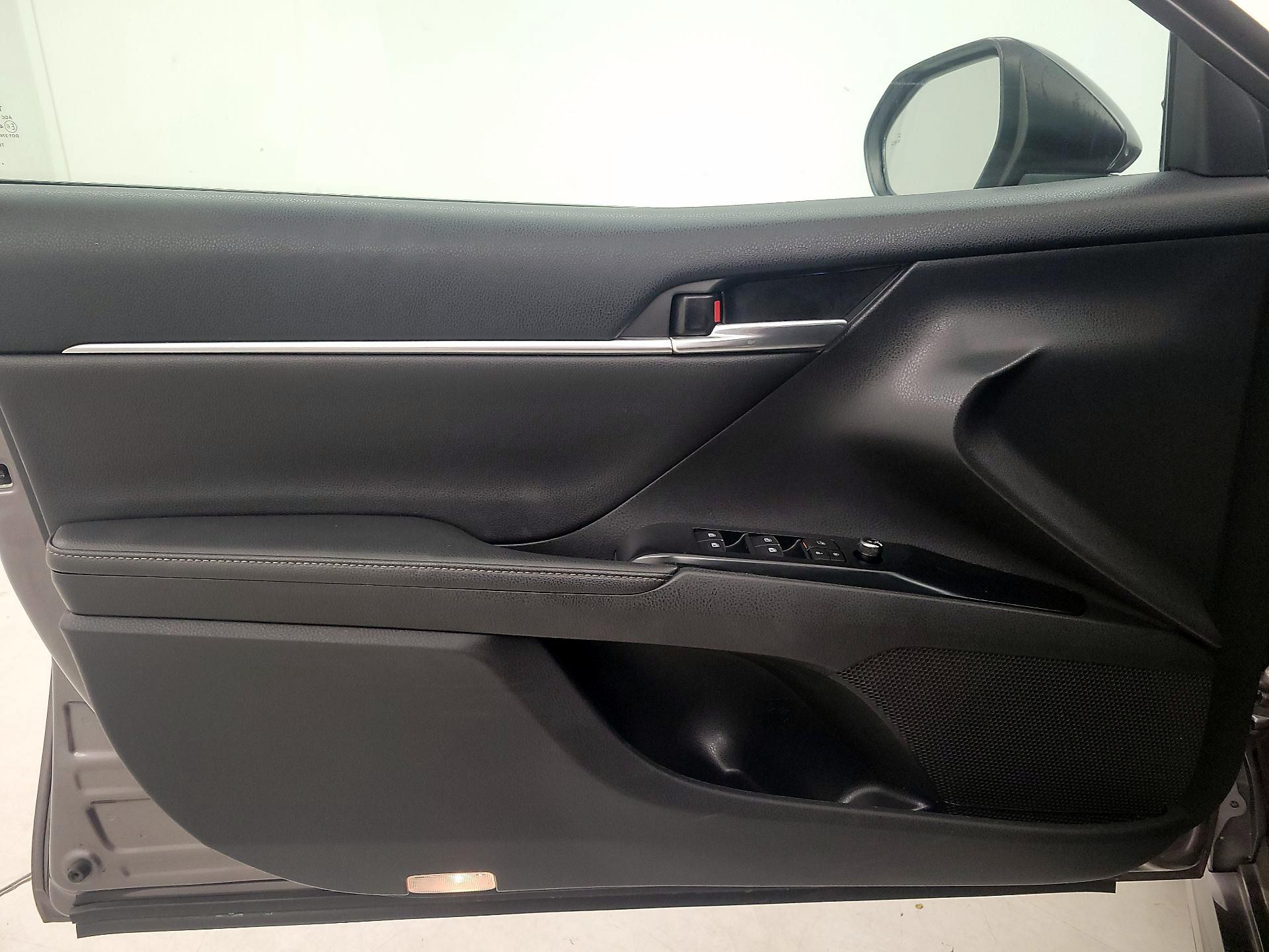Thumbnail: 2020 Toyota Camry - 12